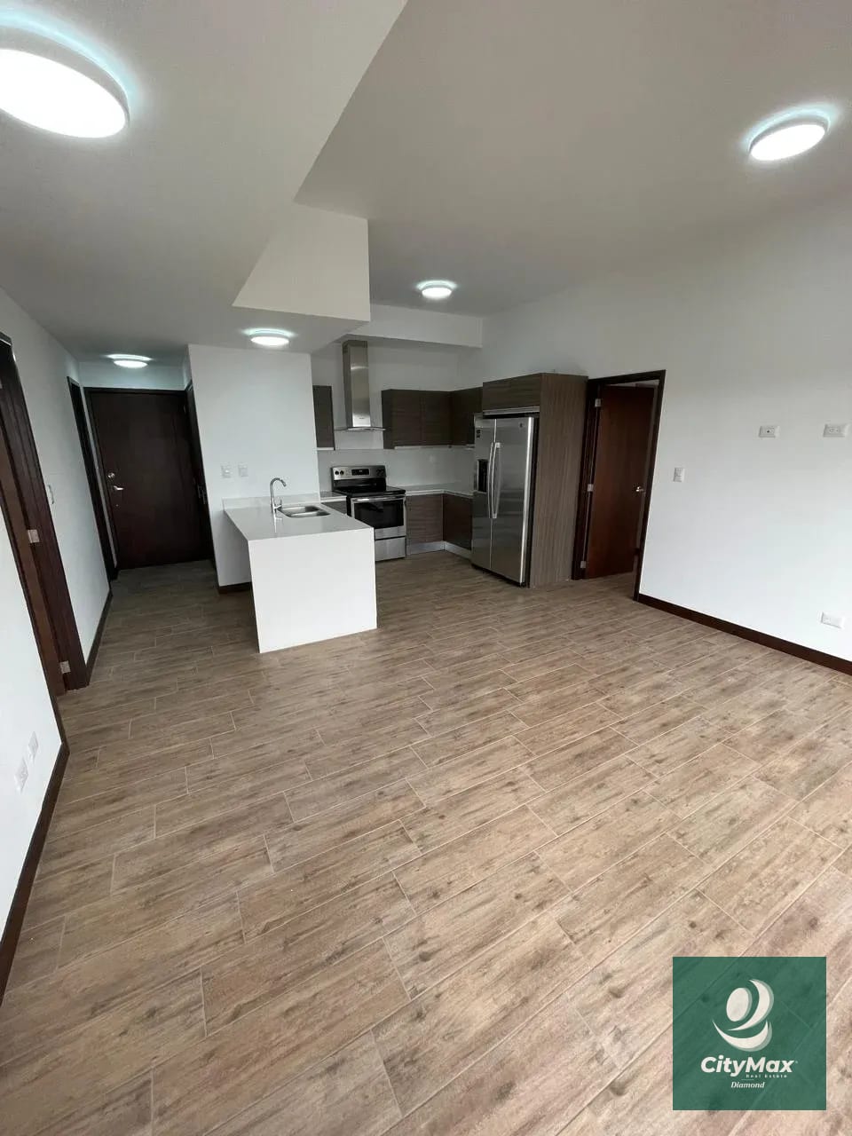 Apartamento en Renta en Zona 10 Cercano a Diagonal 6 — Apartamento en Alquiler en Zona 10, Guatemala, Ciudad — foto 1 de 11