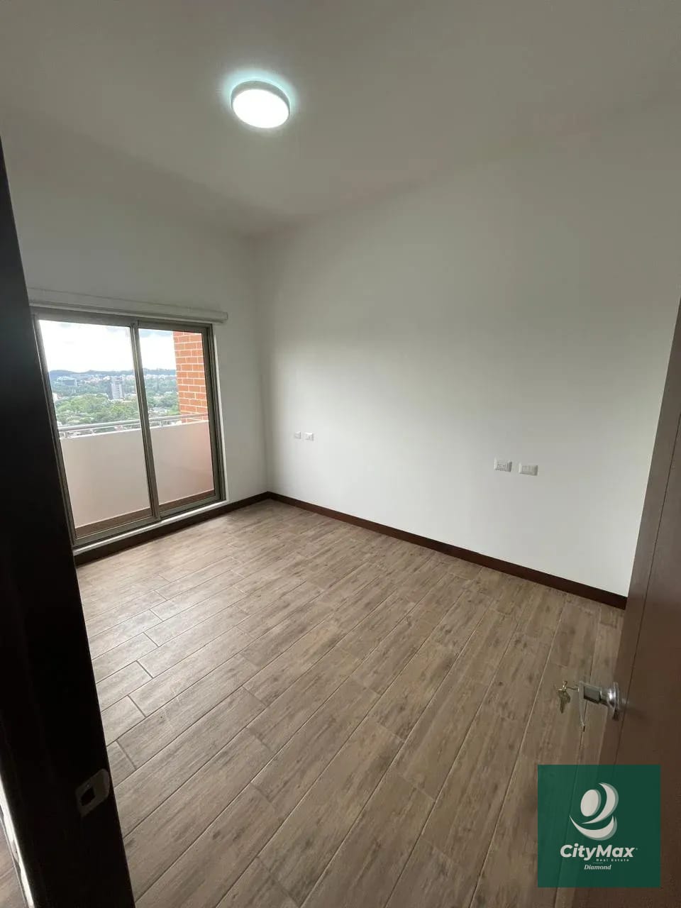 Apartamento en Renta en Zona 10 Cercano a Diagonal 6 — Apartamento en Alquiler en Zona 10, Guatemala, Ciudad — foto 11 de 11