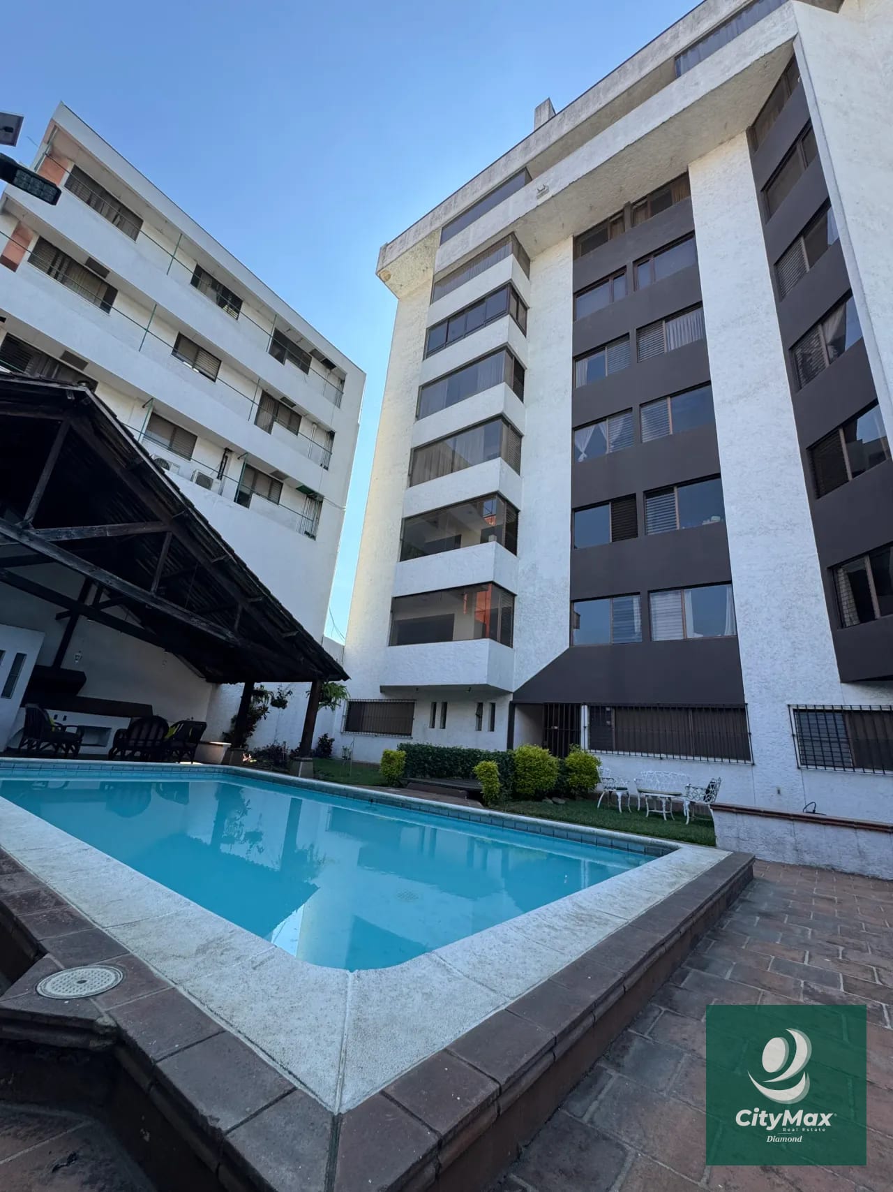 Apartamento Amueblado en venta y renta zona 10 — Apartamento en Alquiler en Zona 10, Guatemala, Ciudad — foto 14 de 16