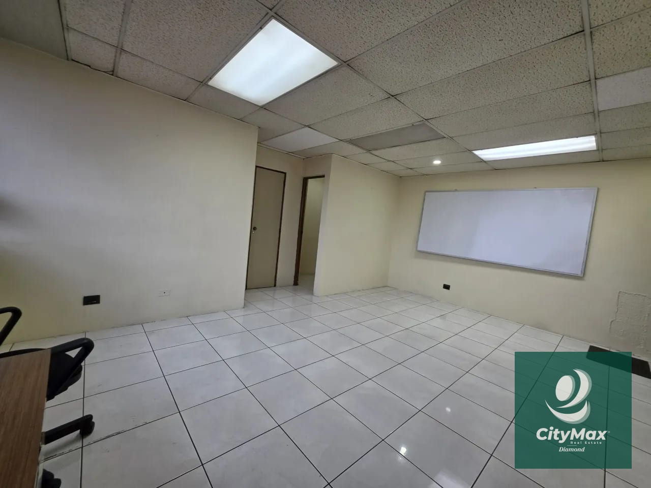 Oficina Amueblada en Renta en Zona 9 Torre Cristal — Oficina en Alquiler en Zona 9, Guatemala, Ciudad — foto 5 de 14
