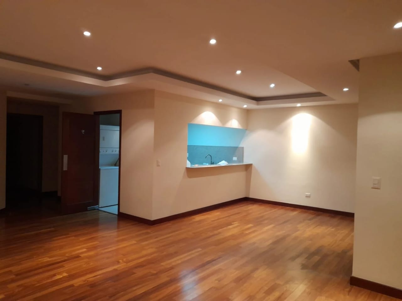 Vendo Apto Z.10 Edif. Mirafiori REF.6827 — Apartamento en Venta en Zona 10, Guatemala, Ciudad — foto 9 de 16
