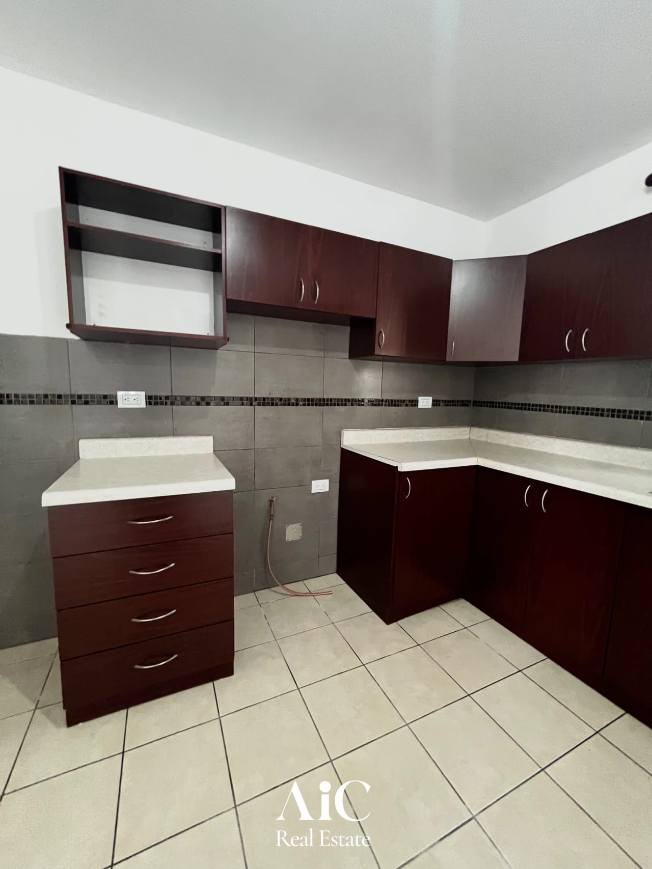 Casa Villa Venetto KM 25 3HAB Carretera a Sta. Elena Barillas — Casa en Venta en Santa Elena Barillas, Guatemala, Ciudad — foto 4 de 17