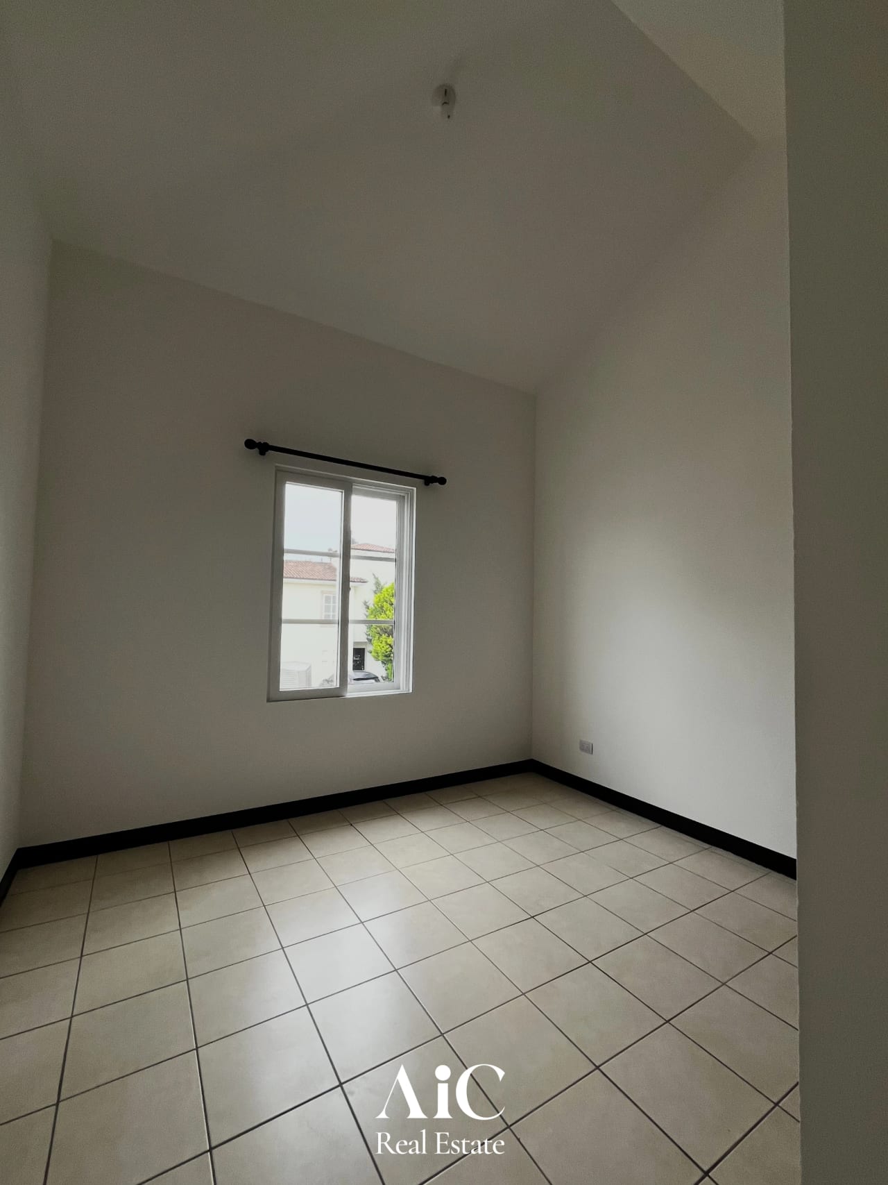 Casa Villa Venetto KM 25 3HAB Carretera a Sta. Elena Barillas — Casa en Venta en Santa Elena Barillas, Guatemala, Ciudad — foto 9 de 17