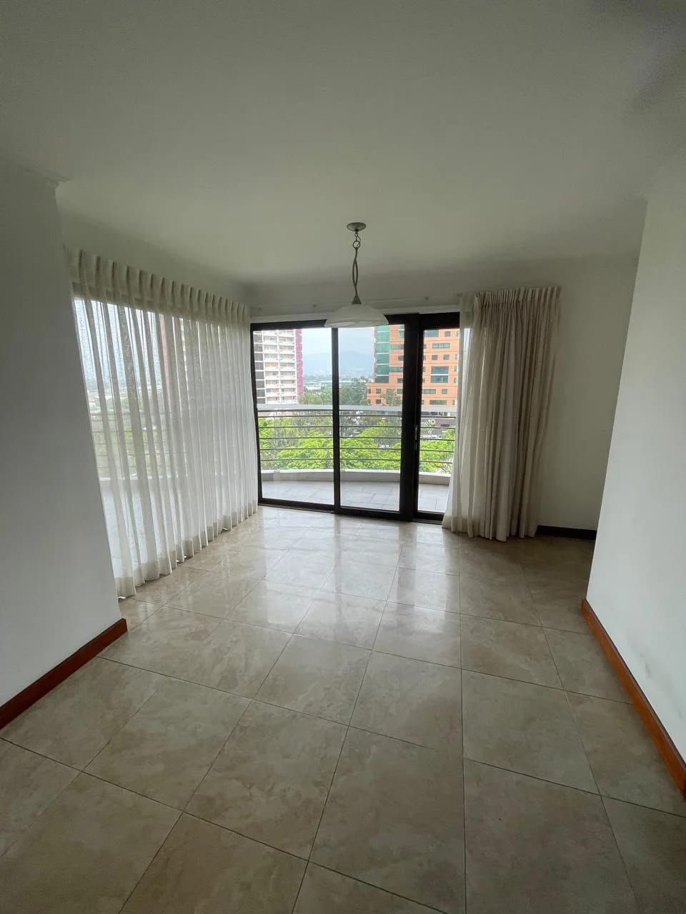 Espectacular apartamento de 295 mts. en zona 14 TADEUS!! — Apartamento en Alquiler en Zona 14, Guatemala, Ciudad — foto 12 de 16