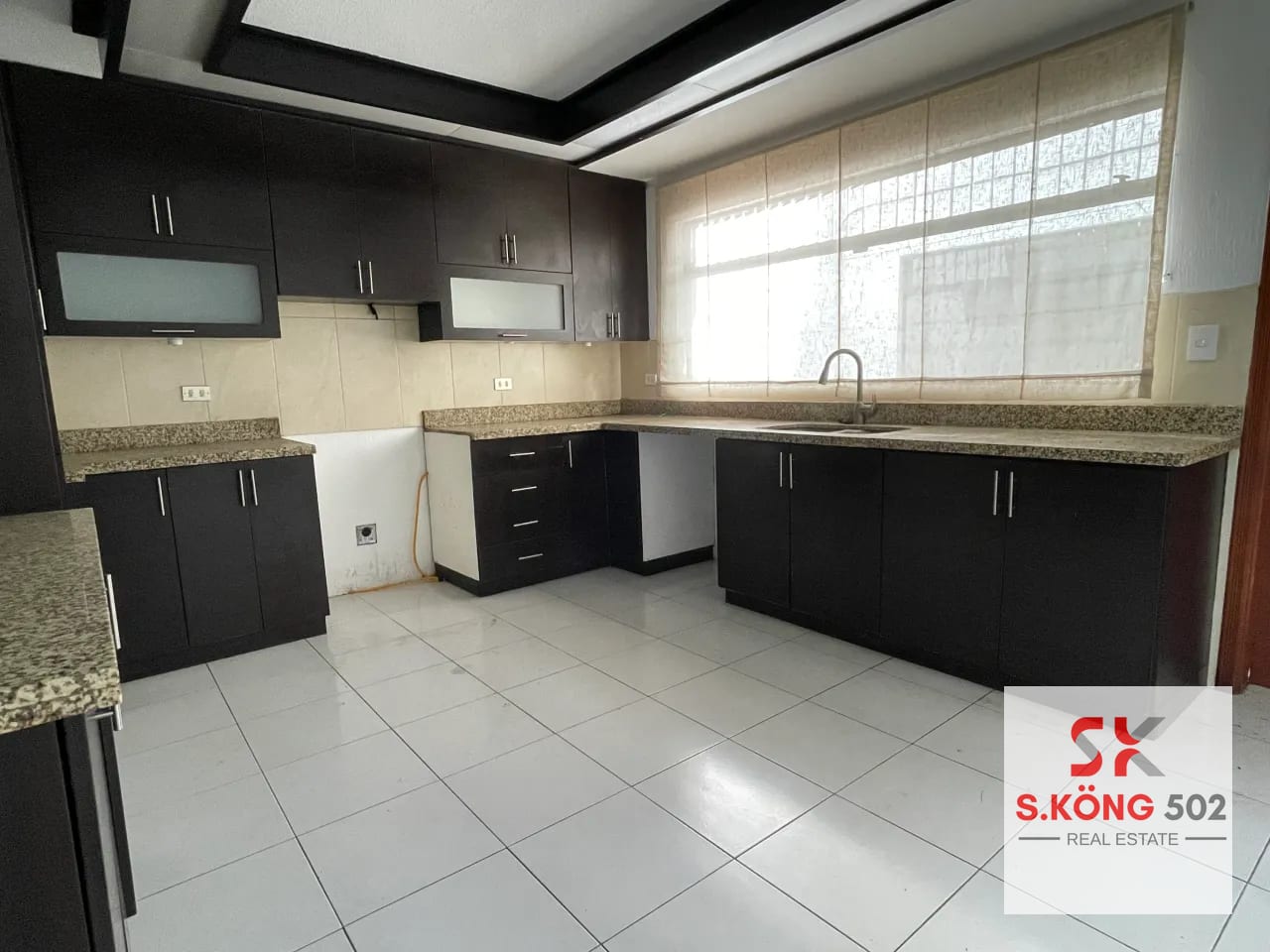 Se Renta Casa Grande con Enorme Jardín en el Socorro, KM. 12.7 Hilltop, CES — Casa en Alquiler en Santa Catarina Pinula, Guatemala, Ciudad — foto 8 de 16
