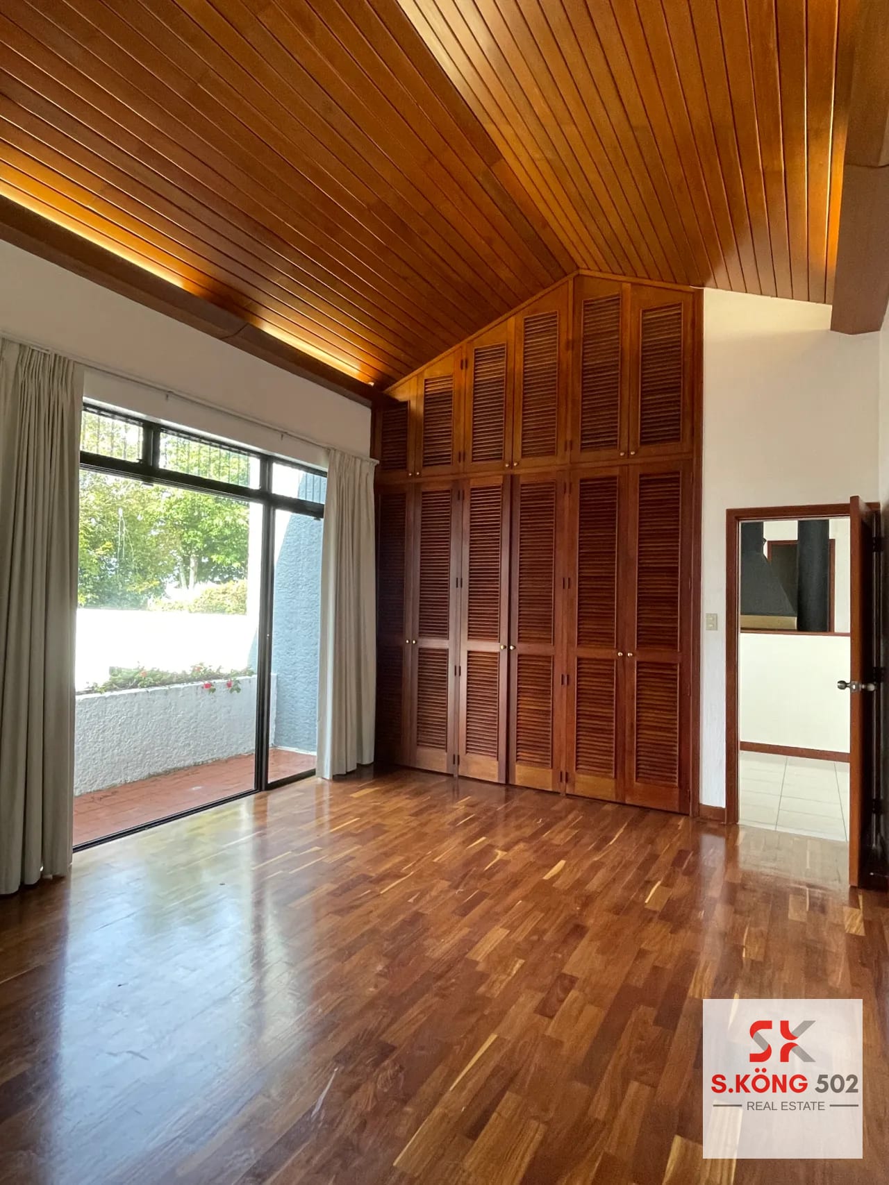 Se Renta Casa Grande con Enorme Jardín en el Socorro, KM. 12.7 Hilltop, CES — Casa en Alquiler en Santa Catarina Pinula, Guatemala, Ciudad — foto 11 de 16
