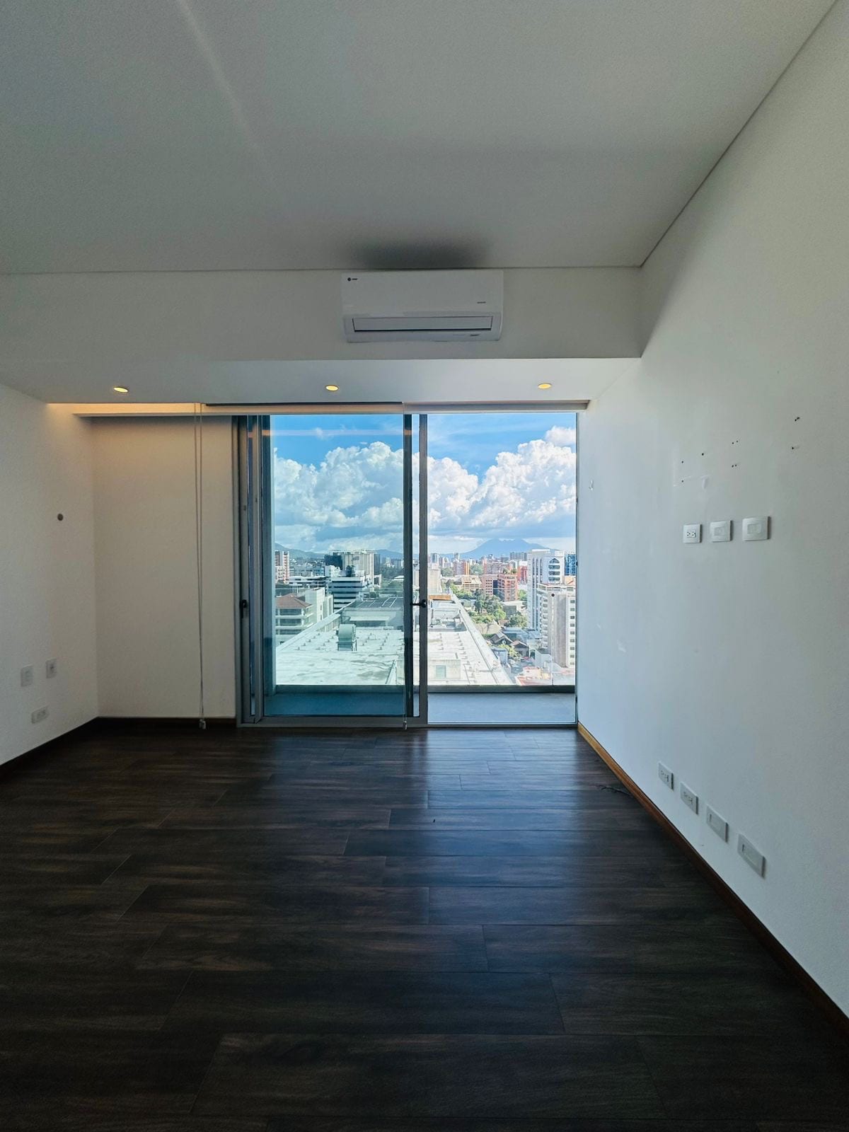 Apartamento en renta Avia zona 10 — Apartamento en Alquiler en Avia, Zona 10, Guatemala, Ciudad — foto 3 de 4