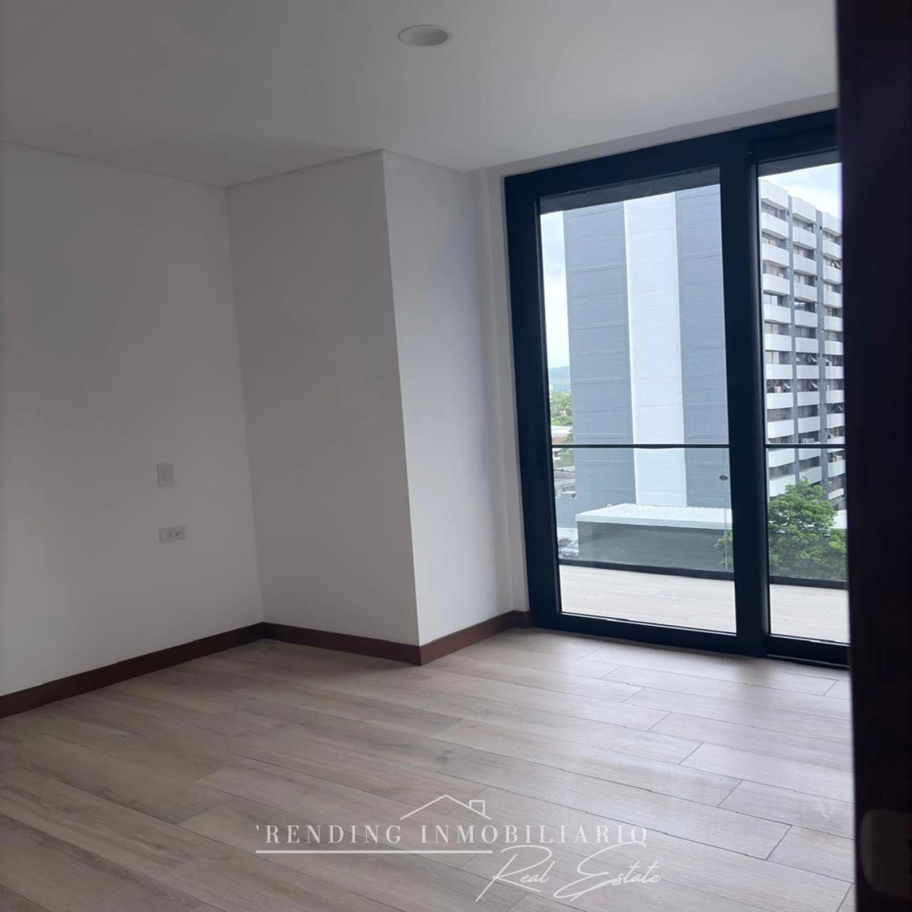 Apartamento en renta zona 10 Edificio Ferre Diez de 2 habitaciones — Apartamento en Alquiler en Ferré Diez, Zona 10, Guatemala, Ciudad — foto 4 de 8