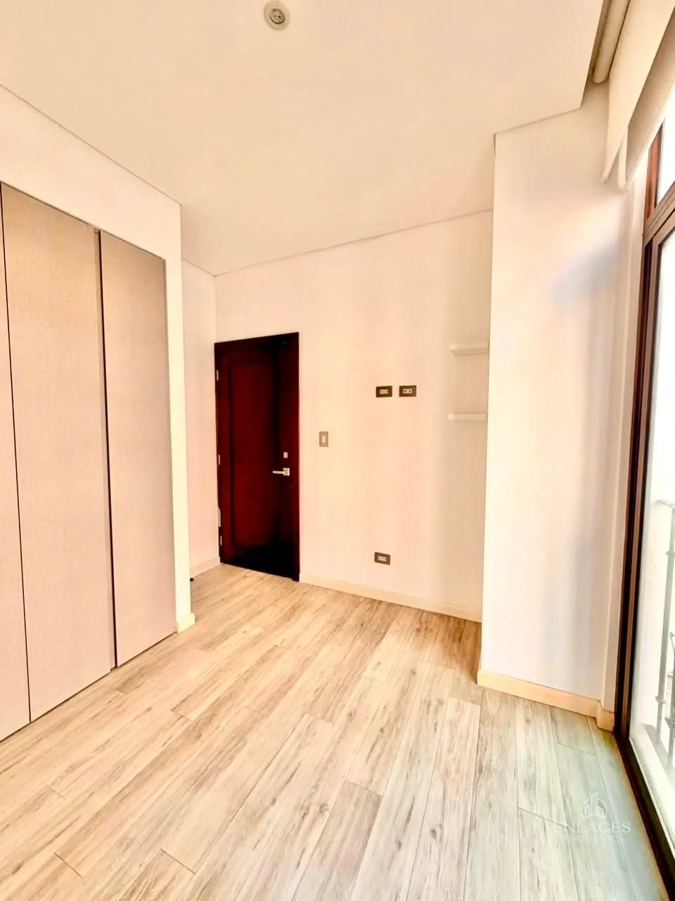 Zona 16 • Apartamento en Renta • Edificio Lirios de Cayalá 1 — Apartamento en Alquiler en Lirios de Cayalá I, Zona 16, Guatemala, Ciudad — foto 8 de 10