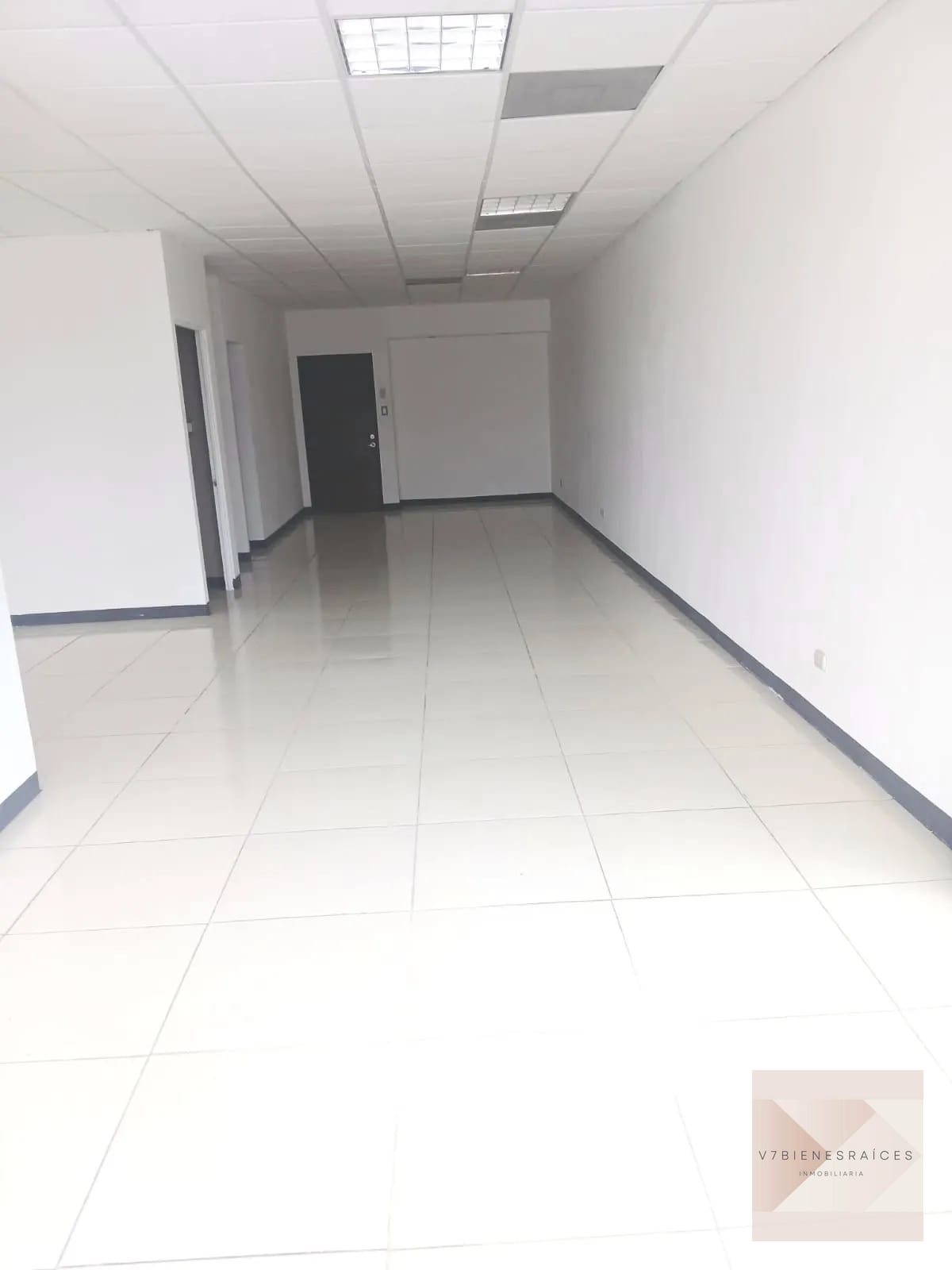 Rento Preciosa Oficina Tabicada — Oficina en Alquiler en Zona Pradera, Zona 10, Guatemala, Ciudad — foto 2 de 6