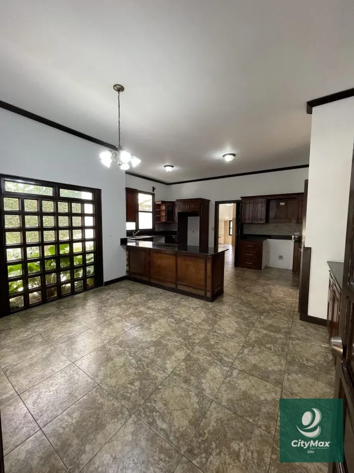 Casa de un nivel en Renta y Venta Km 18.5 CAES — Casa en Alquiler en Santa Catarina Pinula, Guatemala, Ciudad — foto 7 de 12