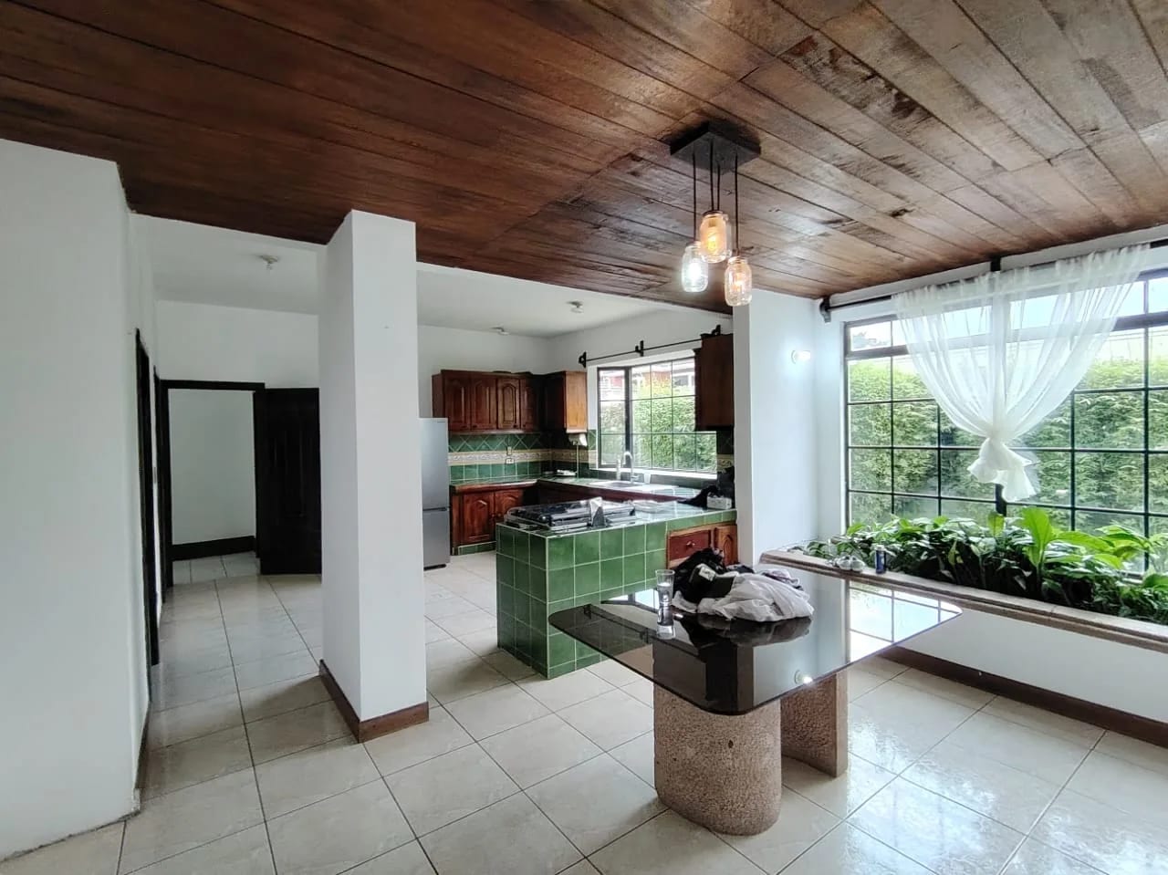 Amplia Casa en Renta en la Montaña Zona 16 — Casa en Alquiler en La Montaña, Zona 16, Guatemala, Ciudad — foto 3 de 8