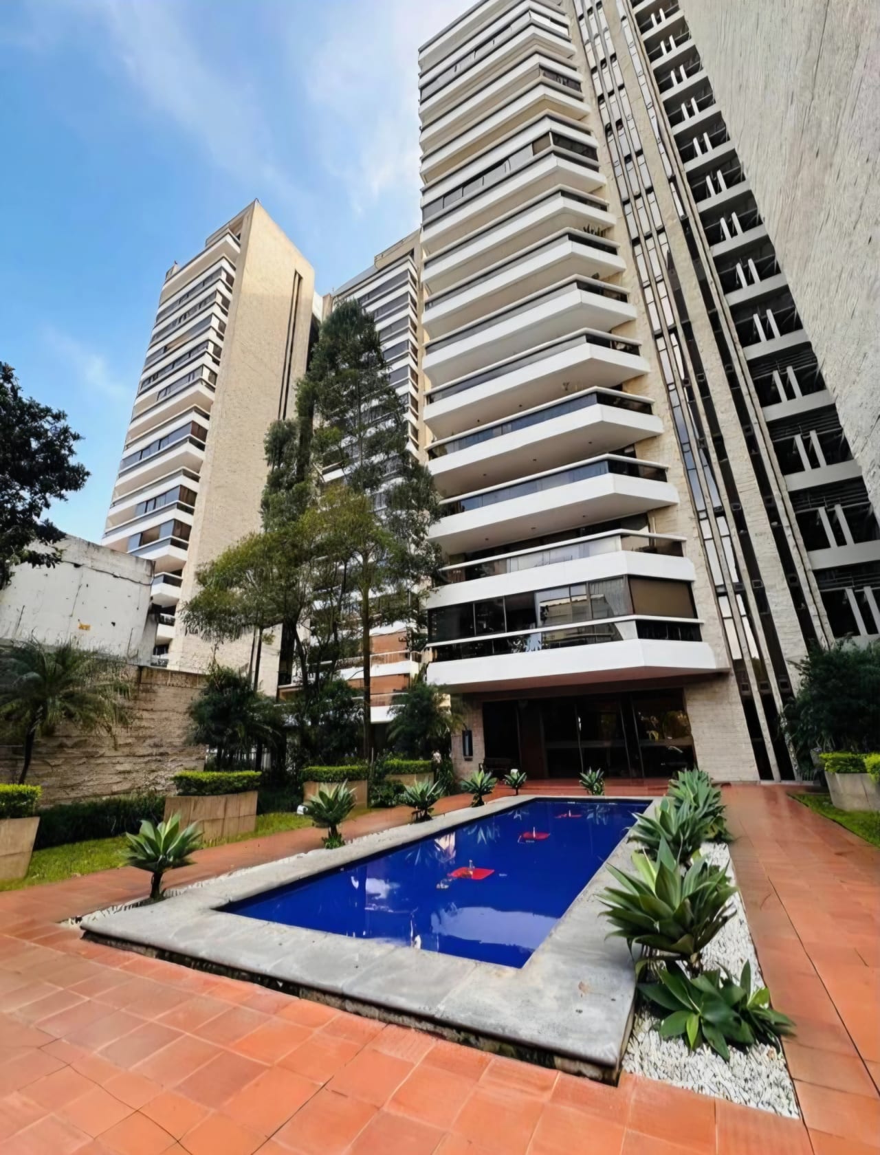 Apartamento amplio Venta Tiffany z10 3 hab y servicio — Apartamento en Venta en Tiffany, Zona 10, Guatemala, Ciudad — foto 7 de 16