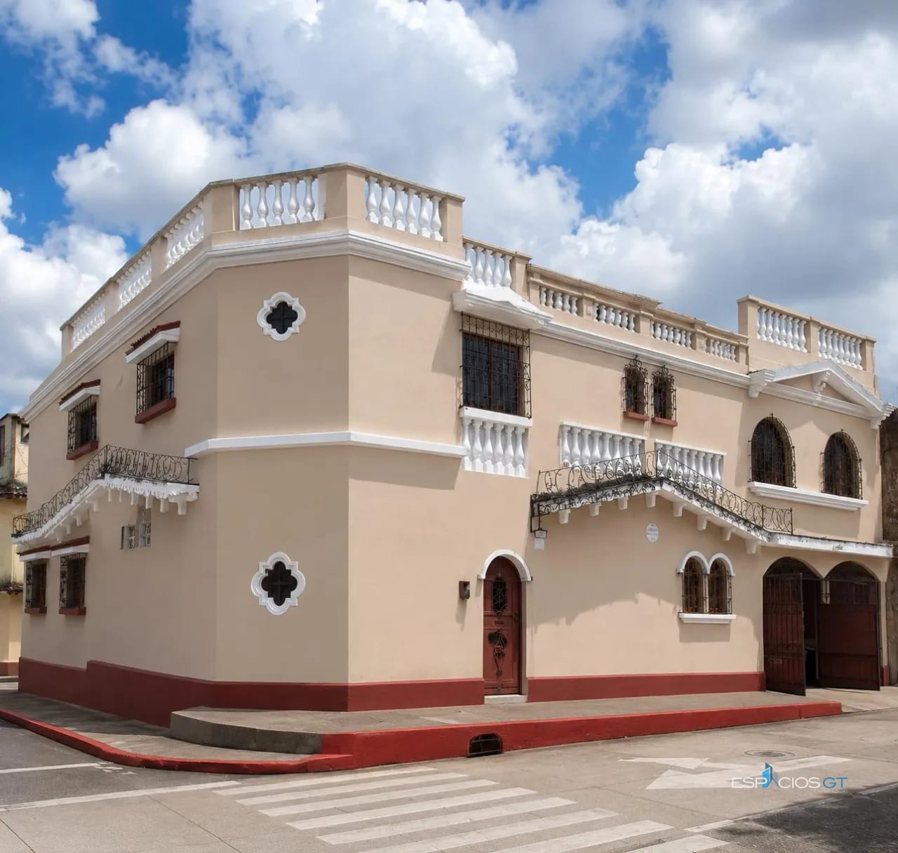 Casa Ideal para Oficinas, Clinicas Medicas, Proyecto de Apartamentos en Zona 2 — Casa en Venta en Zona 2, Guatemala, Ciudad — foto 1 de 12
