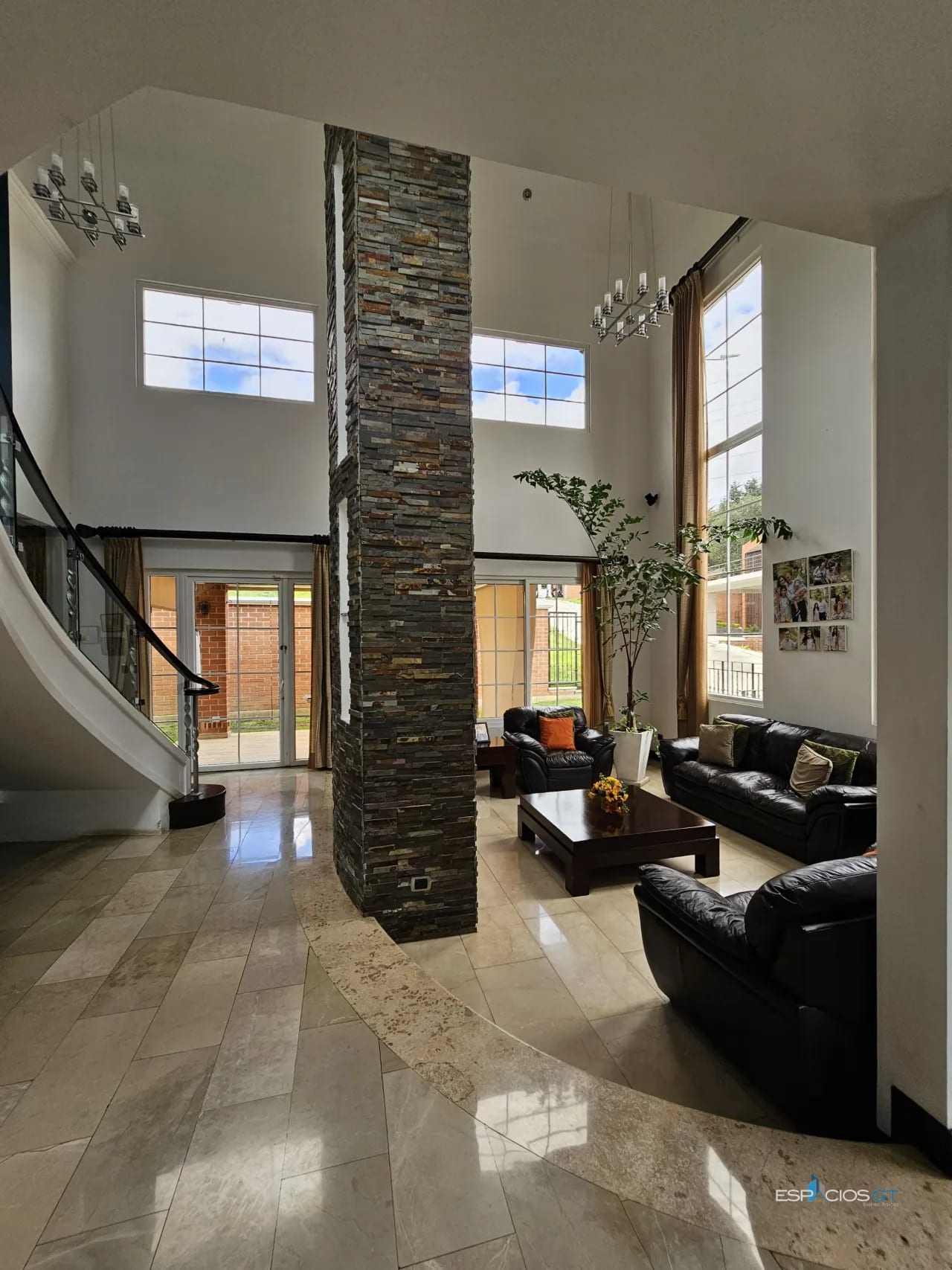 Hermosa casa con amplio jardín y terreno adicional Km. 16.5 CAES — Casa en Venta en Carretera a El Salvador, Guatemala, Ciudad — foto 6 de 7