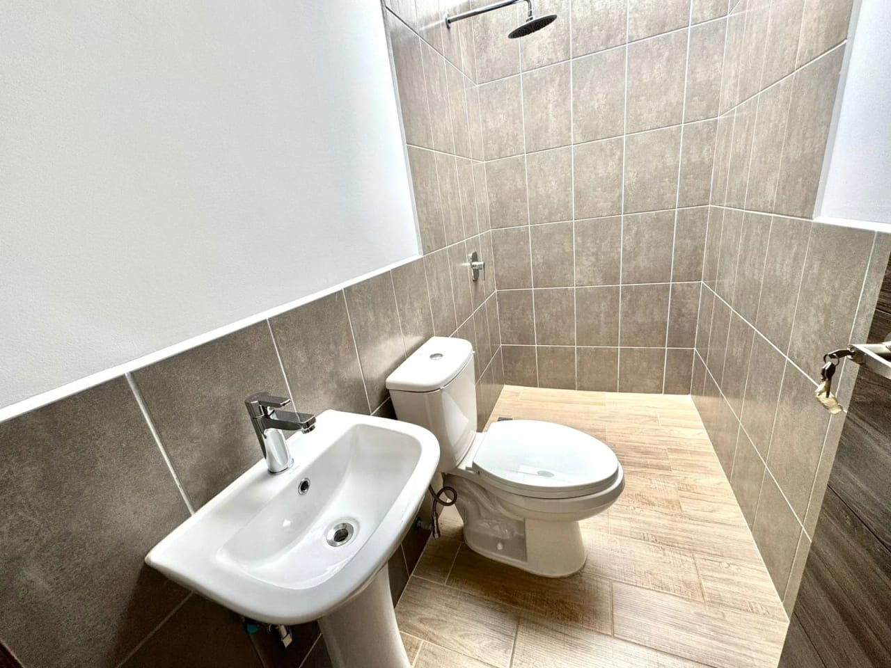 Venta de casa en Bosques de Santa Elena | Km.25 CAES — Casa en Venta en Carretera a El Salvador, Guatemala, Ciudad — foto 7 de 13