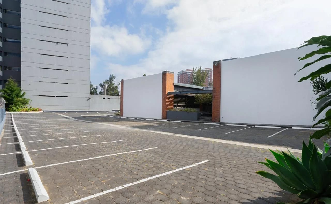 Renta de propiedad en zona 15 con 80 parqueos — Oficina en Alquiler en Zona 15, Guatemala, Ciudad — foto 3 de 13