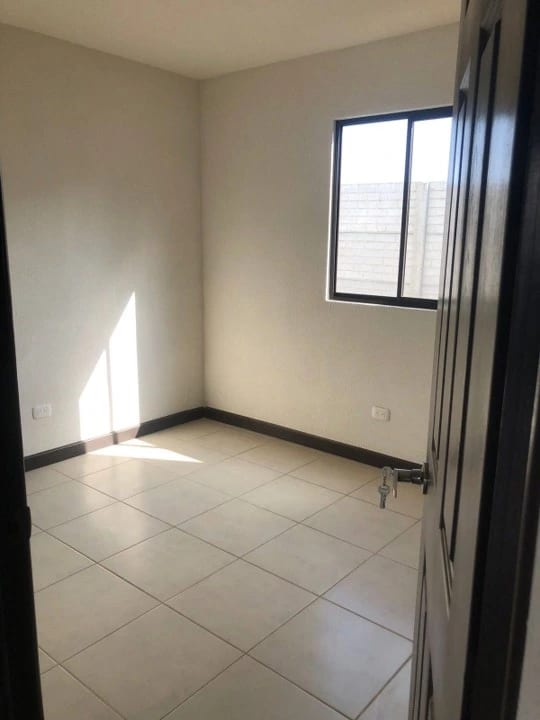 Casa de 1 Nivel en Carretera a el Salvador KM 30.8 Condado Santa Fe — Casa en Venta en km 26-30, Carretera a El Salvador, Guatemala, Ciudad — foto 6 de 10