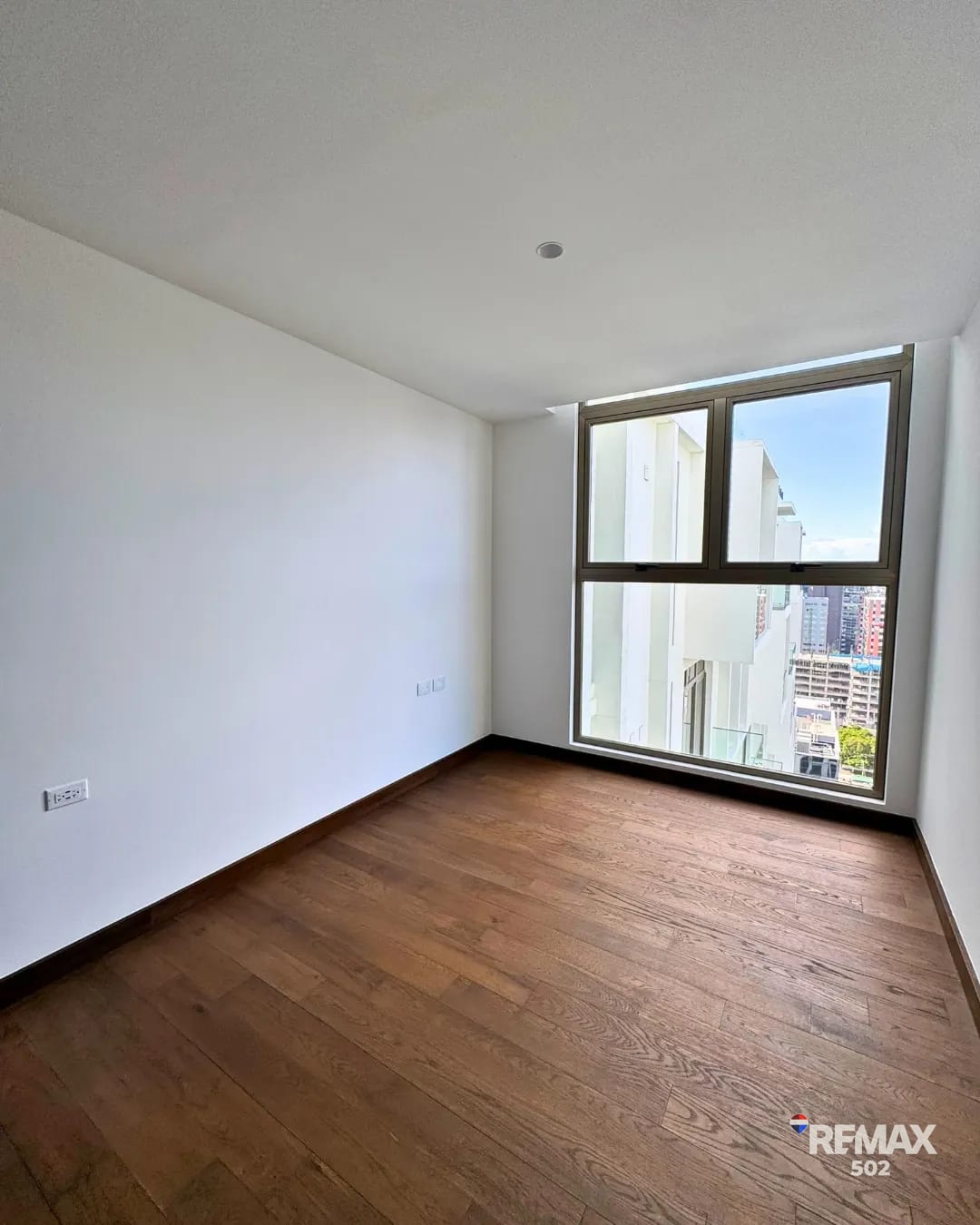 Espectacular Apartamento en Zona 10 — Apartamento en Alquiler en Atarah, Zona 10, Guatemala, Ciudad — foto 7 de 8