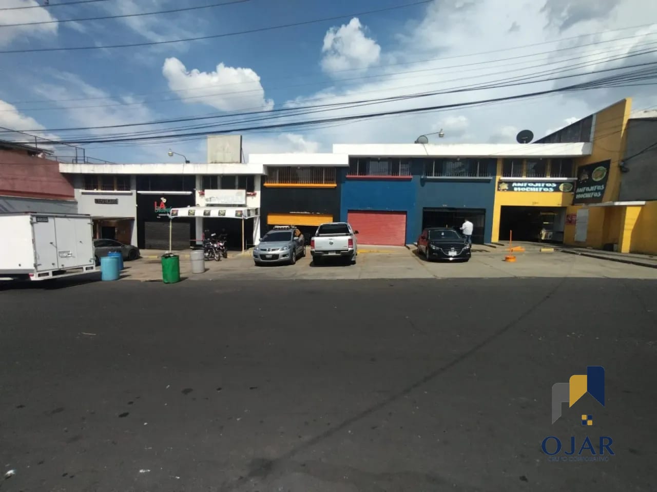 Plaza Comercial en Venta en Zona 3 de Mixco, Nueva Montserrat — Local en Venta en Nueva Montserrat, Zona 3 Mixco, Guatemala, Ciudad — foto 1 de 3