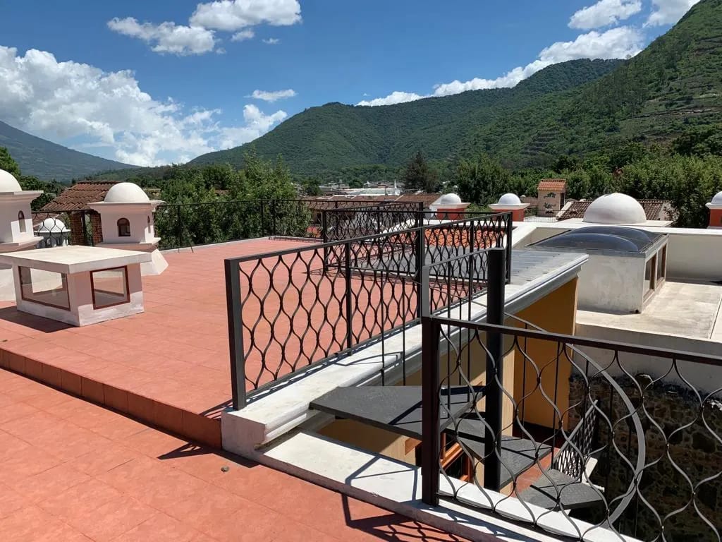 Bella Vista Jocotenango: Lujosa Casa de Esquina sobre Boulevard — Casa en Venta en Jocotenango, Sacatepéquez — foto 8 de 17