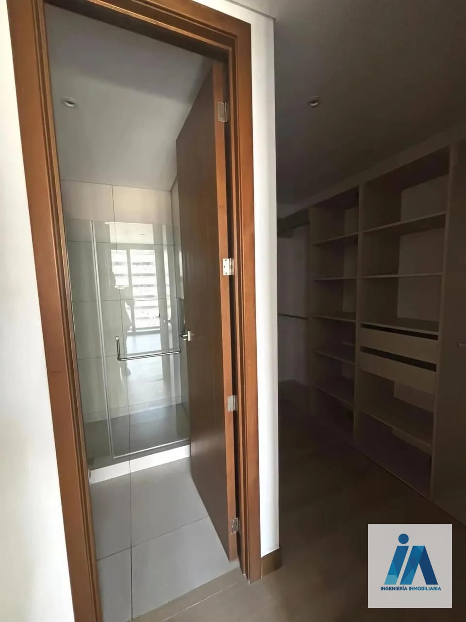 APARTAMENTO EN ALQUILER 📍 Edificio Ferre Diez, Zona 10 — Apartamento en Alquiler en Ferré Diez, Zona 10, Guatemala, Ciudad — foto 7 de 9