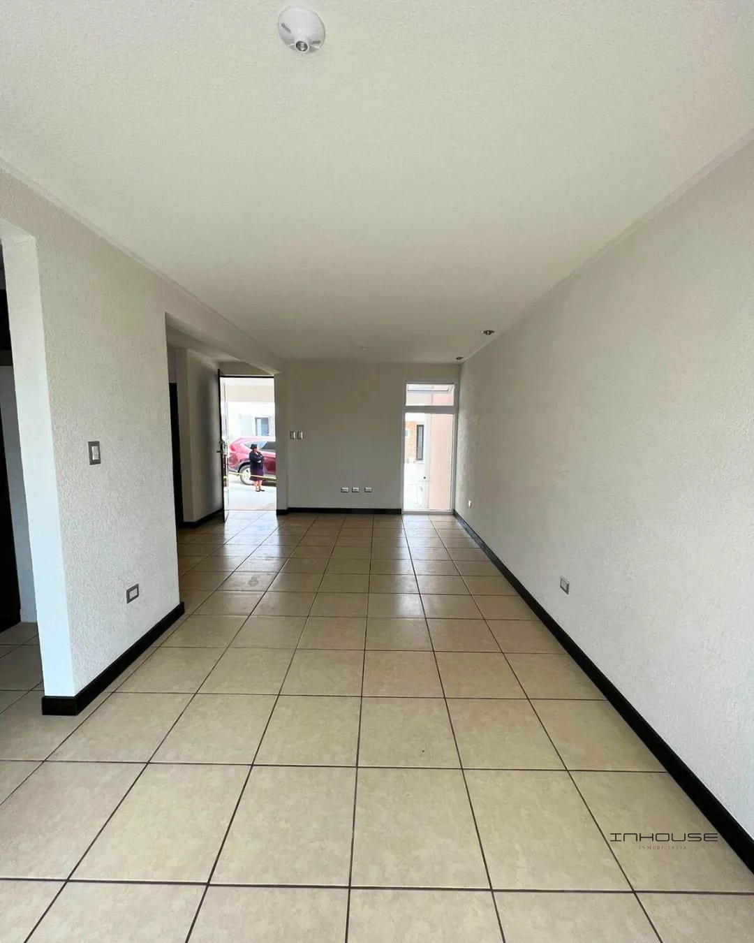 Casa en Venta en CAES -altos de Village KM. 25 - — Casa en Venta en Carretera a El Salvador, Guatemala, Ciudad — foto 2 de 10