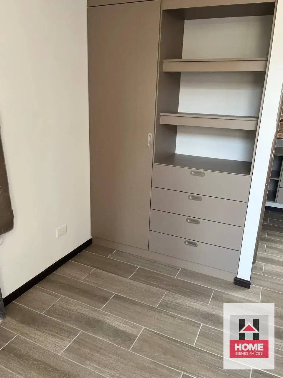 Cerca Oakland Mall Apartamento en Venta Zona 10 — Apartamento en Venta en Biko, Zona 10, Guatemala, Ciudad — foto 1 de 12