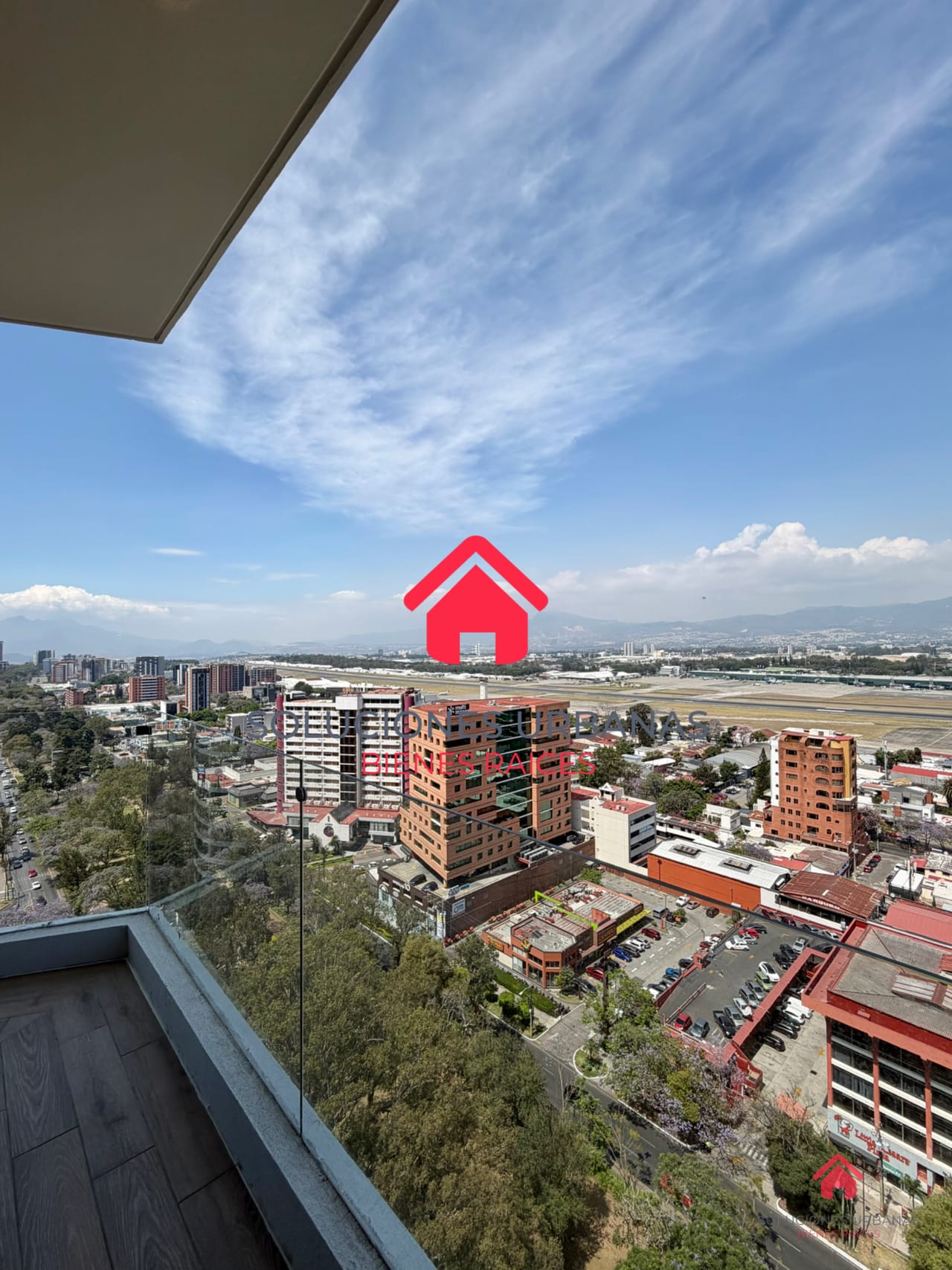Apartamento con Espectacular Vista y Cuarto de Servicio Zona 14 — Apartamento en Alquiler en Parque 14, Zona 14, Guatemala, Ciudad — foto 1 de 9