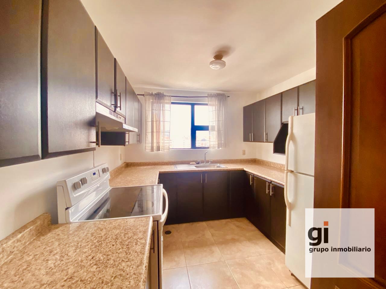 Apartamento en Venta en Zona 14 con Excelente Ubicación — Apartamento en Venta en Zona 14, Guatemala, Ciudad — foto 3 de 7