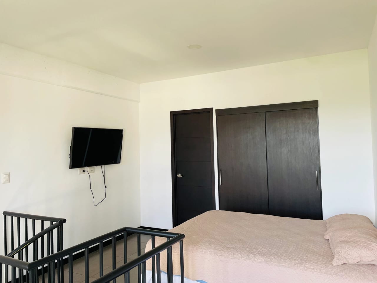 Lindo Apartamento Amueblado con Jardin — Apartamento en Alquiler en Ciudad Vieja, Zona 10, Guatemala, Ciudad — foto 9 de 14