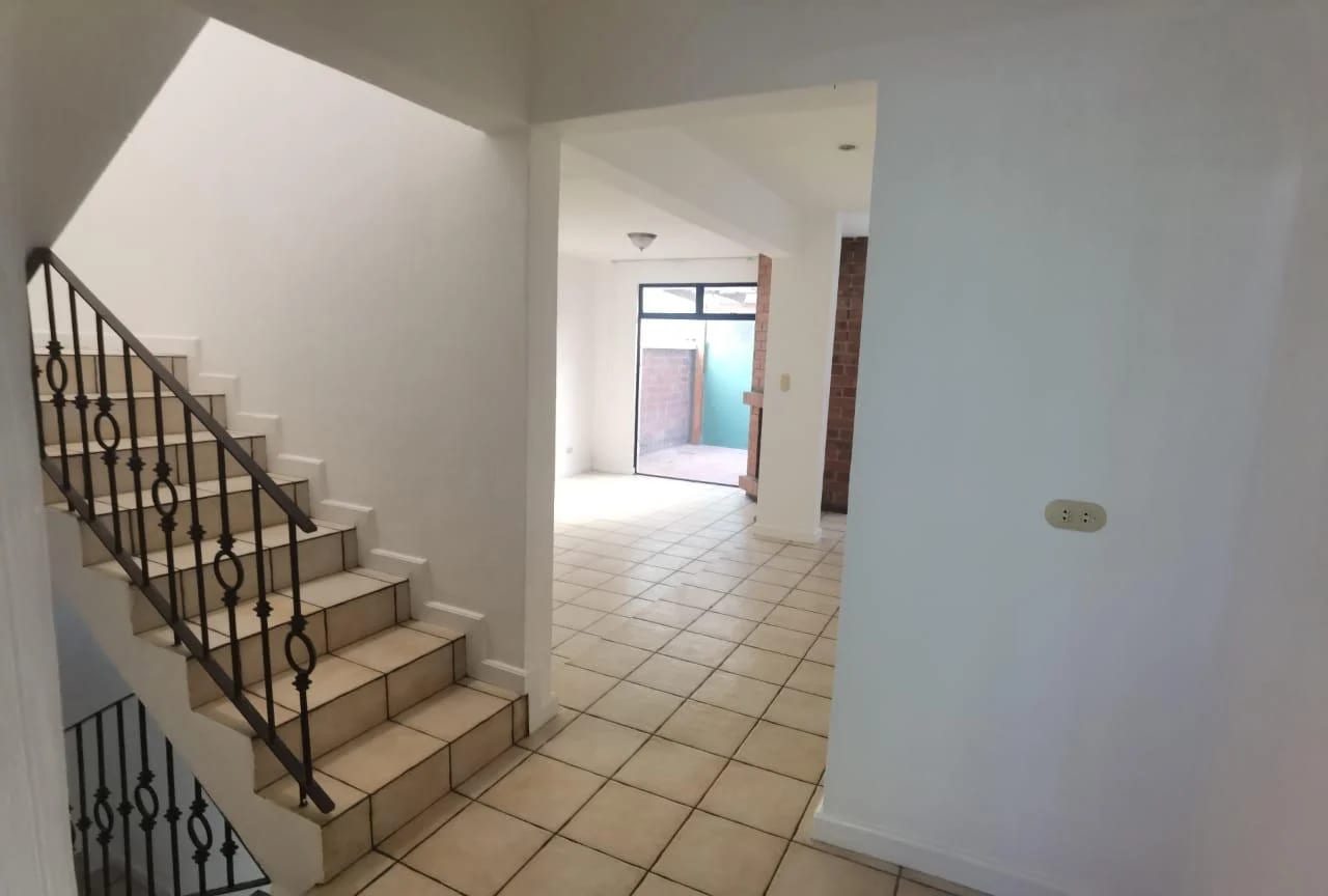 Casa en Venta KM 15.8 Frente a Pradera Concepcion — Casa en Venta en km 11-15, Carretera a El Salvador, Guatemala, Ciudad — foto 7 de 10
