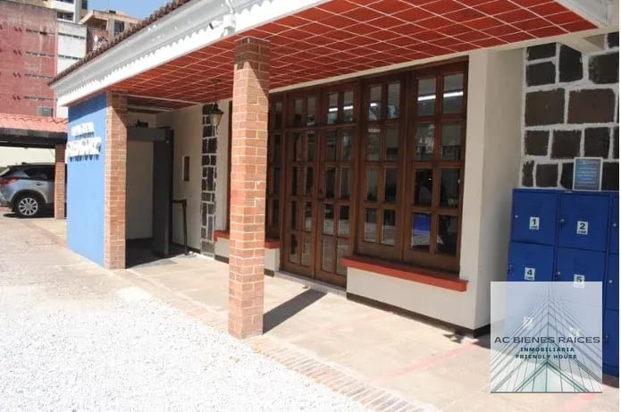 Casa con super ubicación para oficinas — Casa en Alquiler en Zona 10, Guatemala, Ciudad — foto 1 de 9