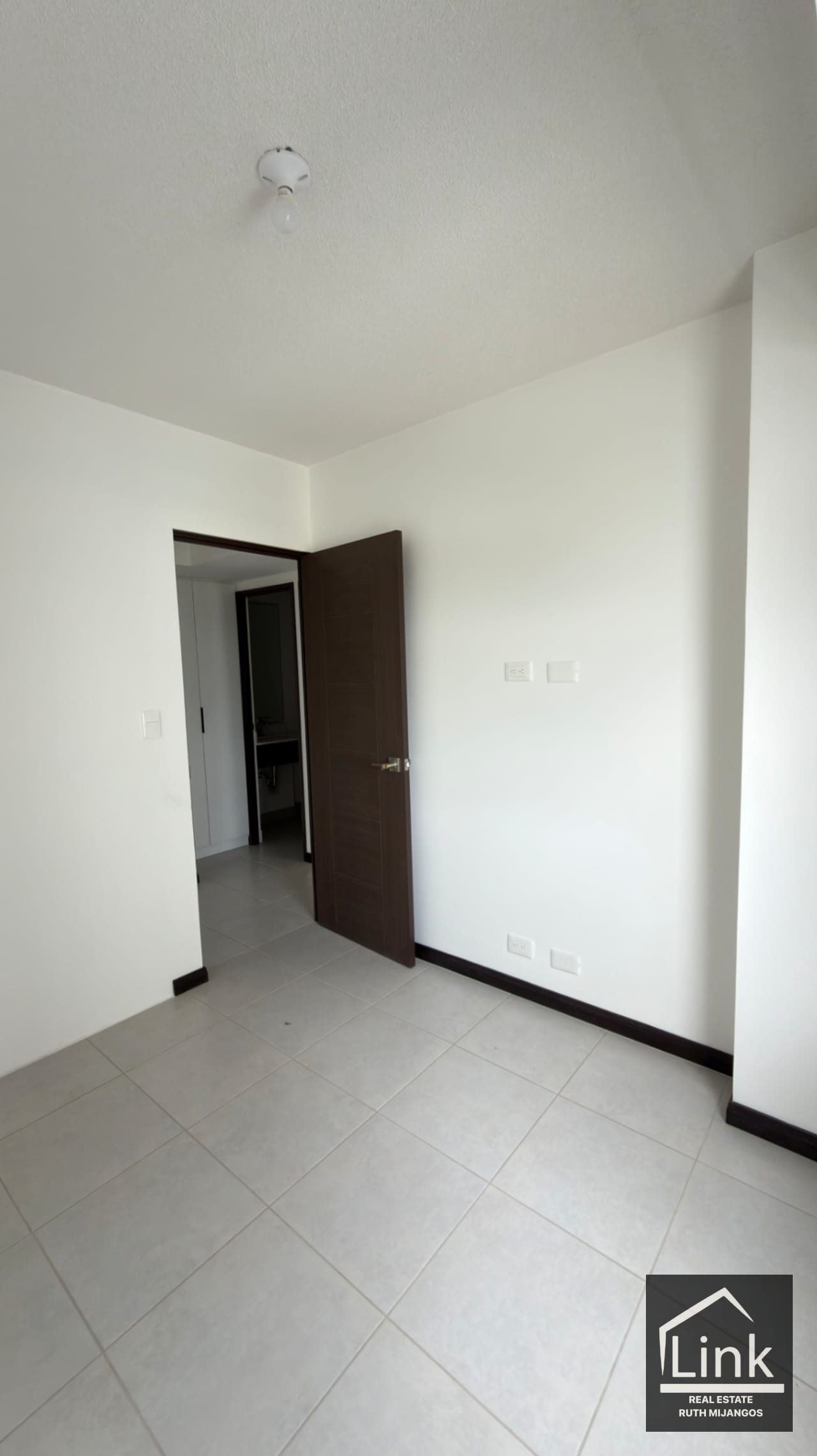 Renta de Villa Condado el Naranjo Serena — Apartamento en Alquiler en Condado Naranjo, Zona 4 Mixco, Guatemala, Ciudad — foto 11 de 14