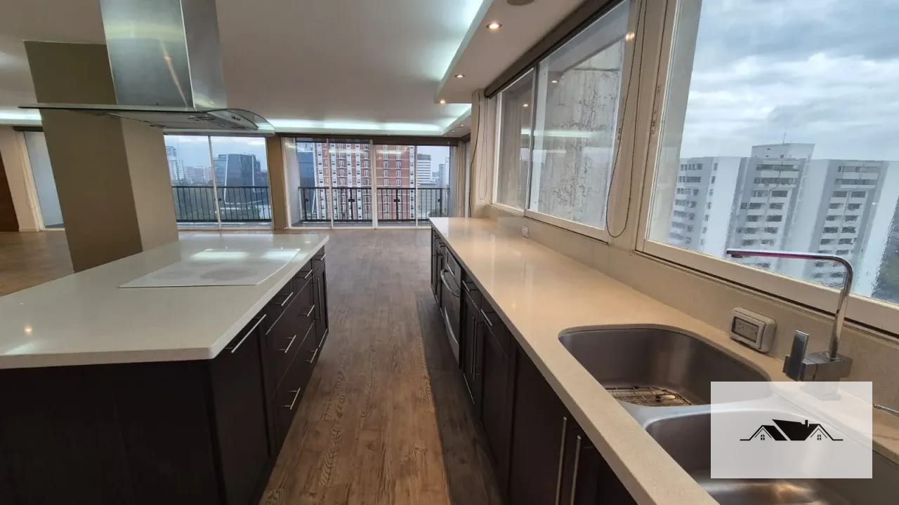 En Venta o Renta Amplio Apartamento Remodelado Zona 10 — Apartamento en Venta en Ciudad Vieja, Zona 10, Guatemala, Ciudad — foto 1 de 14