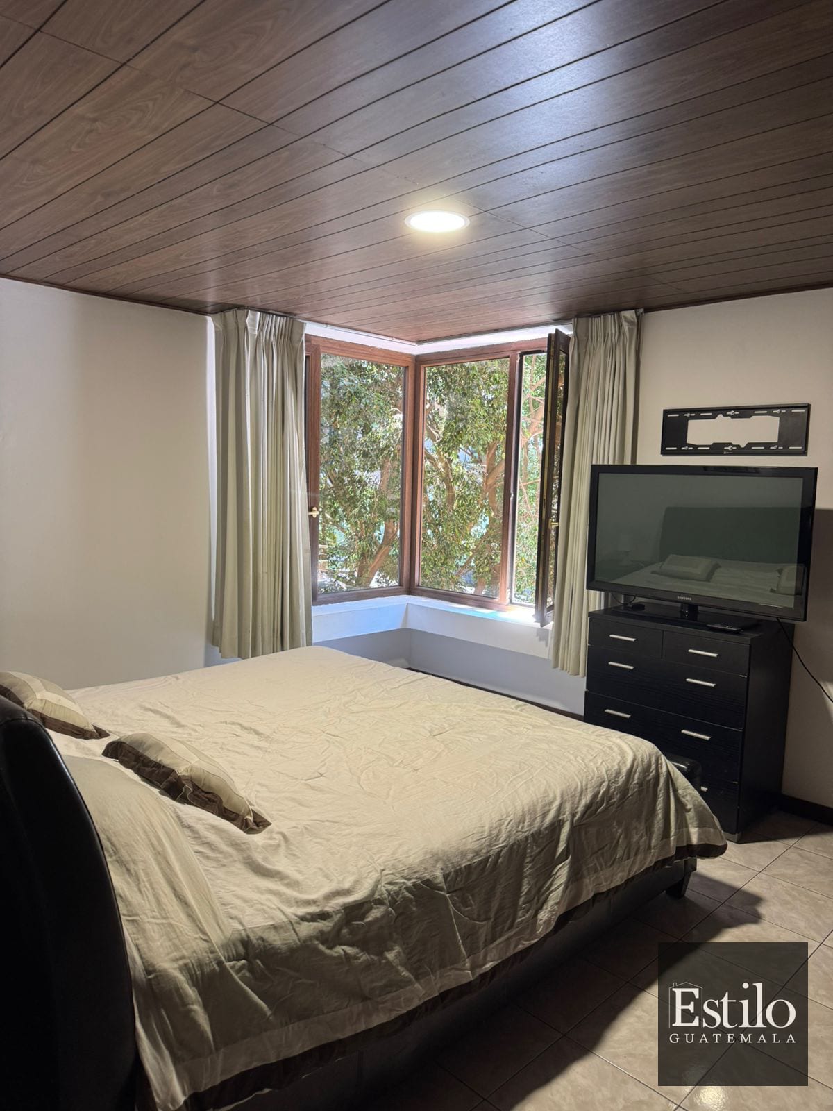 Hermoso Apartamento Con Balcón Z.10 Santa Clara — Apartamento en Alquiler en Santa Clara II, Zona 10, Guatemala, Ciudad — foto 2 de 12