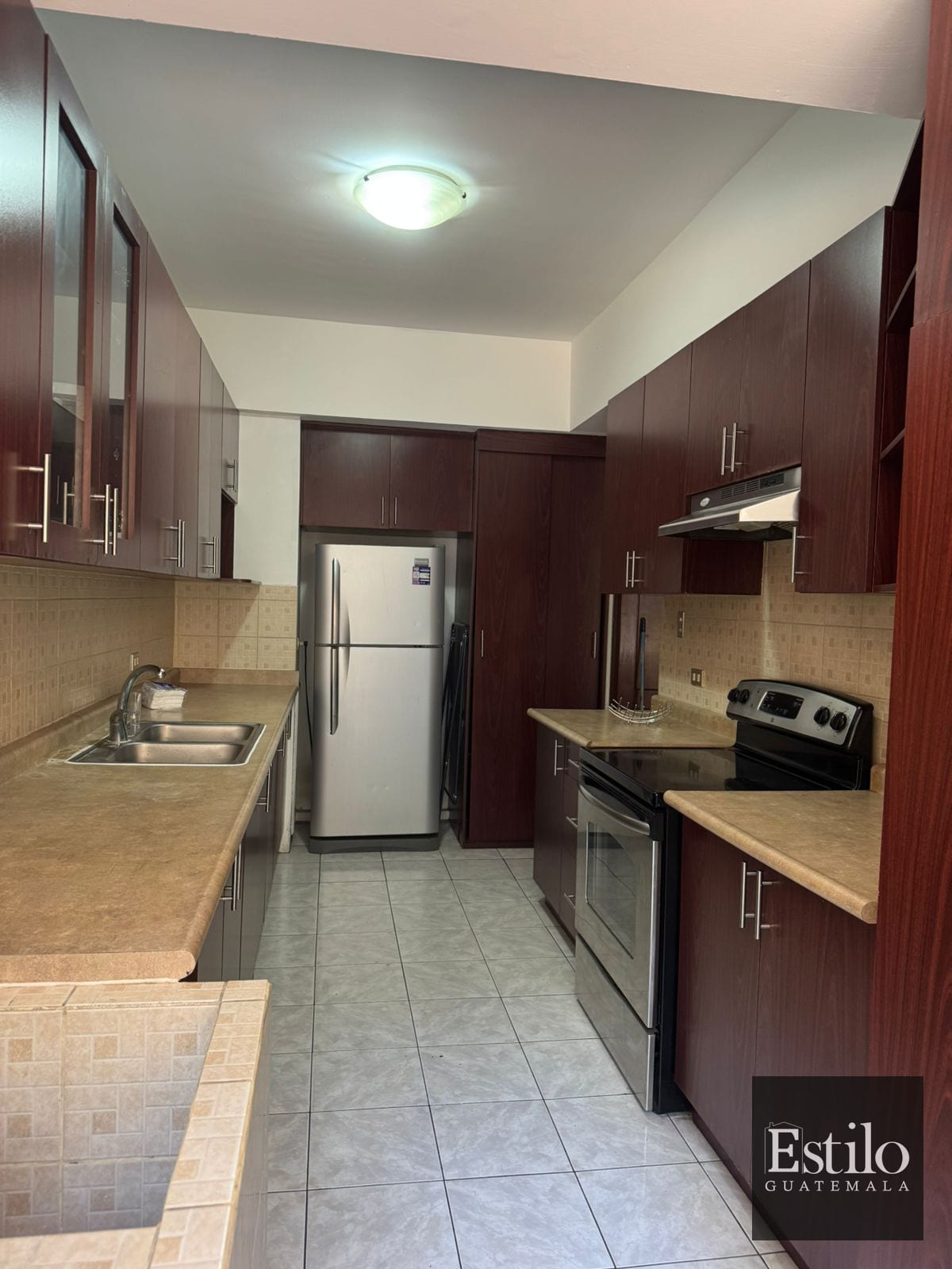 Hermoso Apartamento Con Balcón Z.10 Santa Clara — Apartamento en Alquiler en Santa Clara II, Zona 10, Guatemala, Ciudad — foto 3 de 12