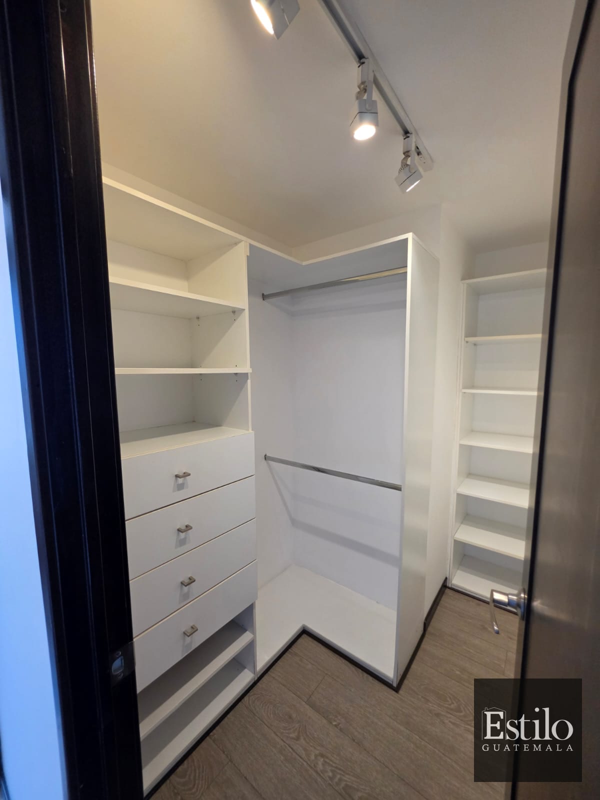 Hermoso Apartamento En Venta Y Alquiler Z.10 — Apartamento en Venta en Neo Apartamentos, Zona 10, Guatemala, Ciudad — foto 7 de 16