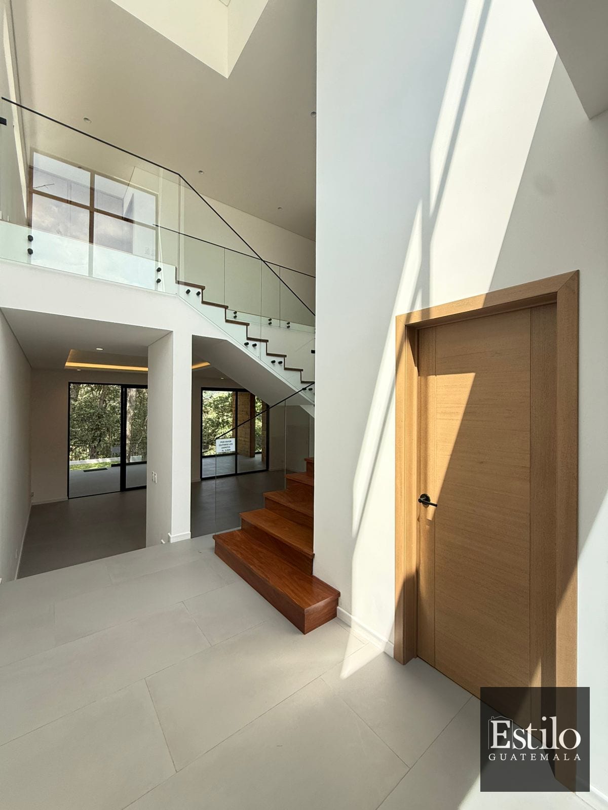 Preciosa Casa En Venta Z.16 — Casa en Venta en Zona 16, Guatemala, Ciudad — foto 4 de 17
