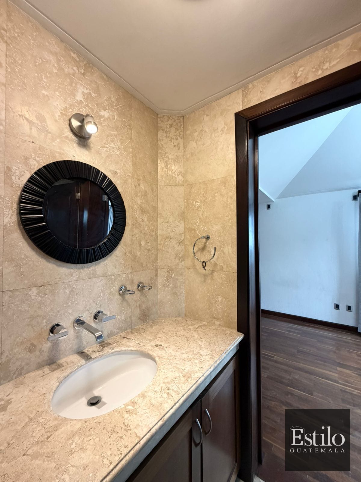 Preciosa Casa en Venta Zona 16 — Casa en Venta en Zona 16, Guatemala, Ciudad — foto 8 de 17