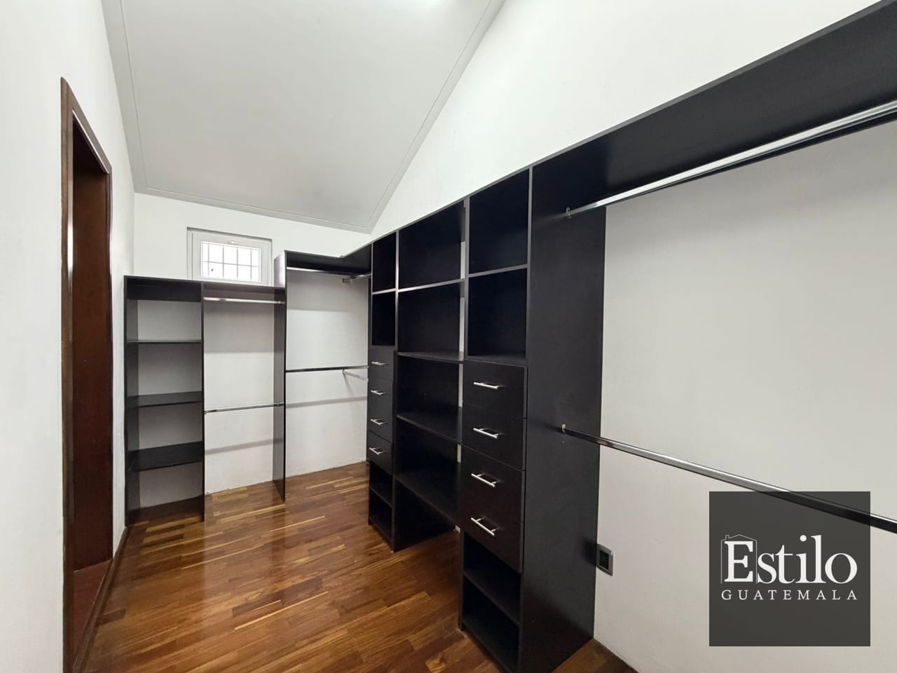 Preciosa Casa en Venta Zona 16 — Casa en Venta en Zona 16, Guatemala, Ciudad — foto 7 de 17