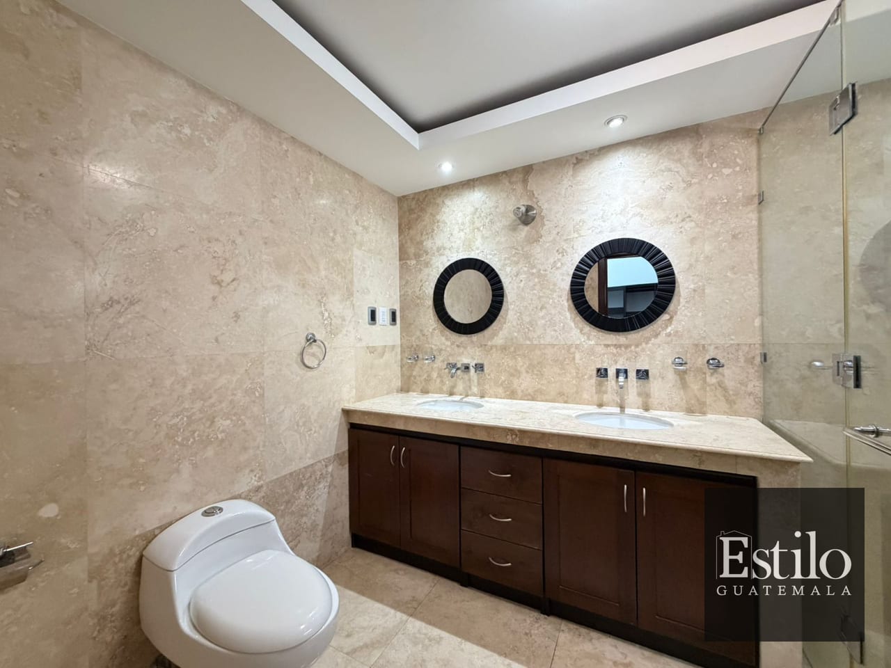 Preciosa Casa en Venta Zona 16 — Casa en Venta en Zona 16, Guatemala, Ciudad — foto 9 de 17