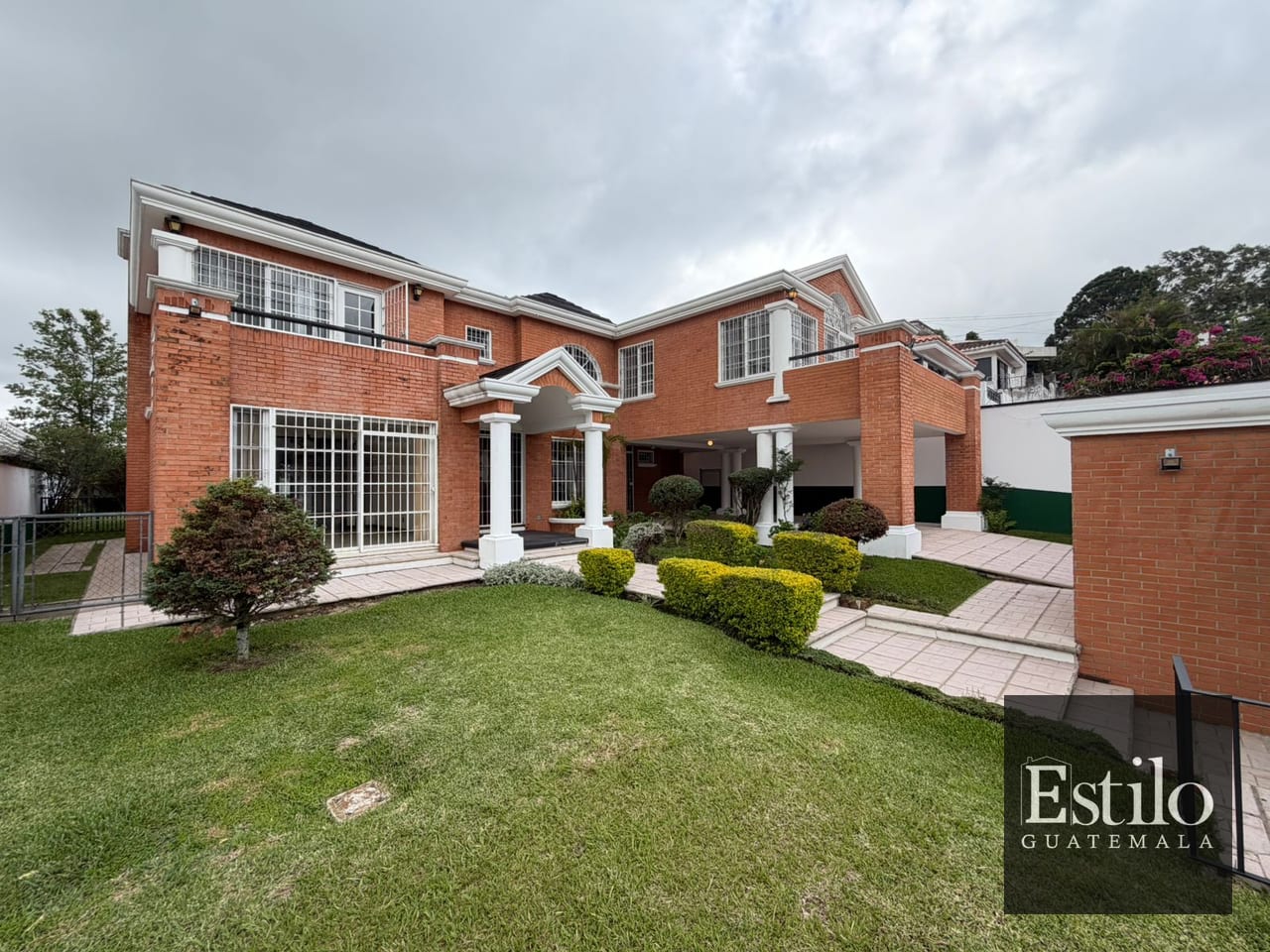 Preciosa Casa en Venta Zona 16 — Casa en Venta en Zona 16, Guatemala, Ciudad — foto 1 de 17
