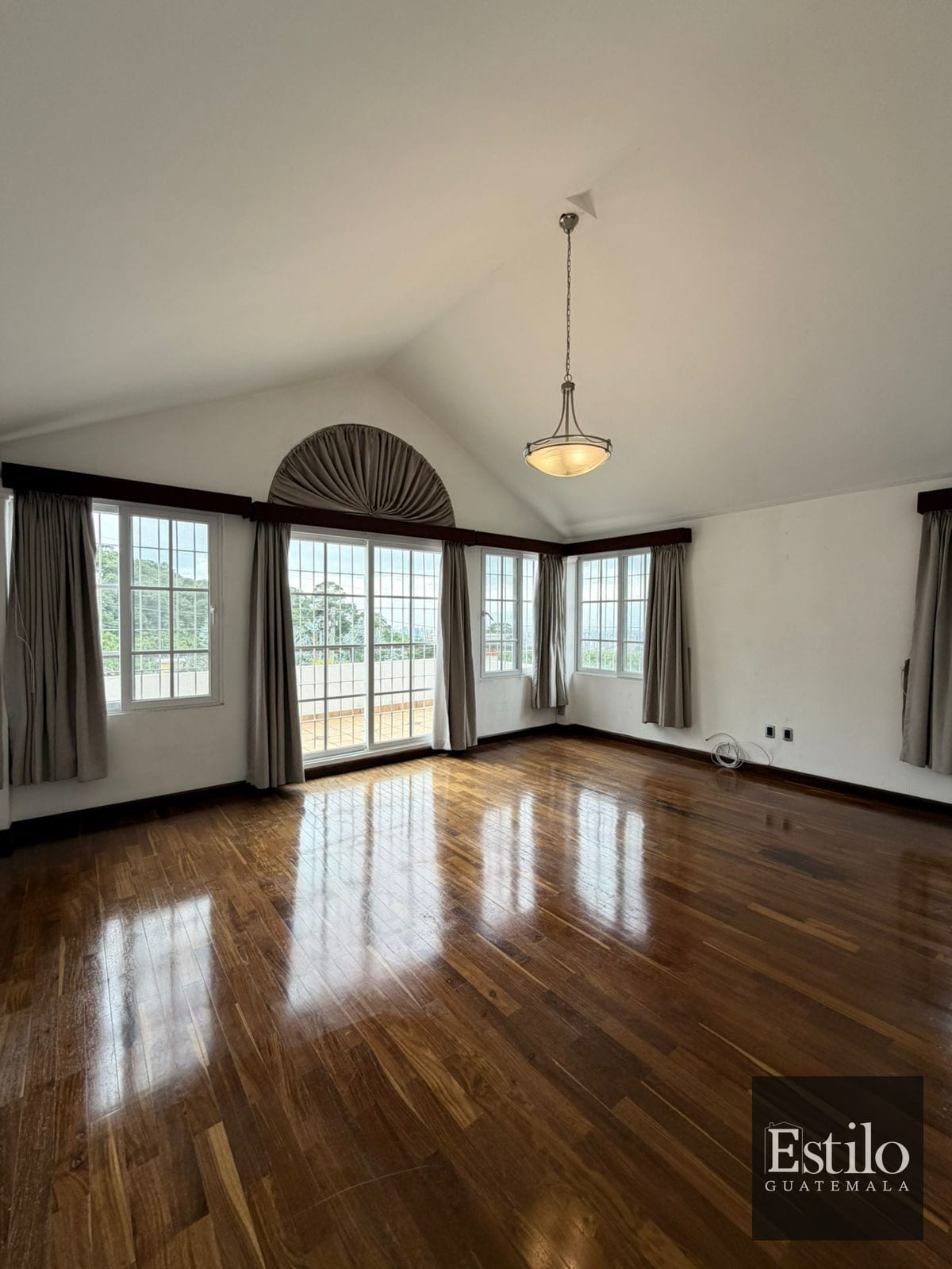 Preciosa Casa en Venta Zona 16 — Casa en Venta en Zona 16, Guatemala, Ciudad — foto 14 de 17
