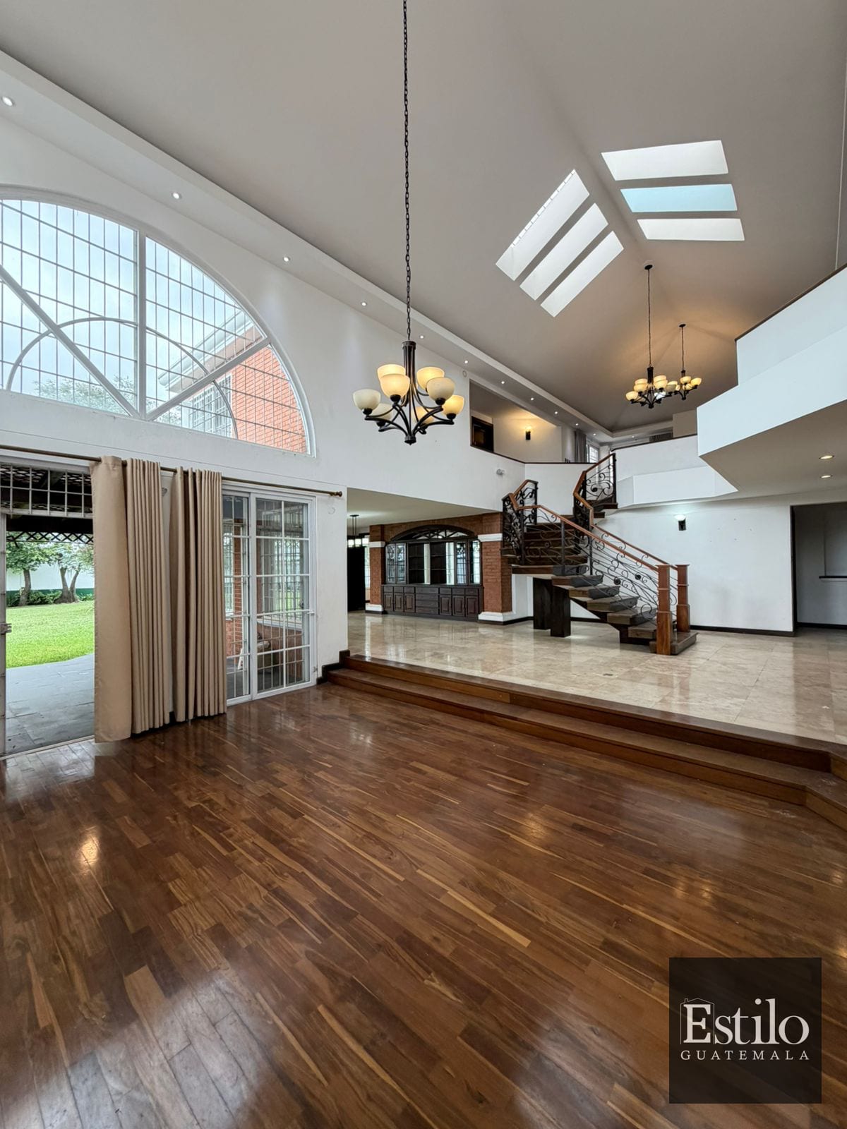 Preciosa Casa en Venta Zona 16 — Casa en Venta en Zona 16, Guatemala, Ciudad — foto 3 de 17