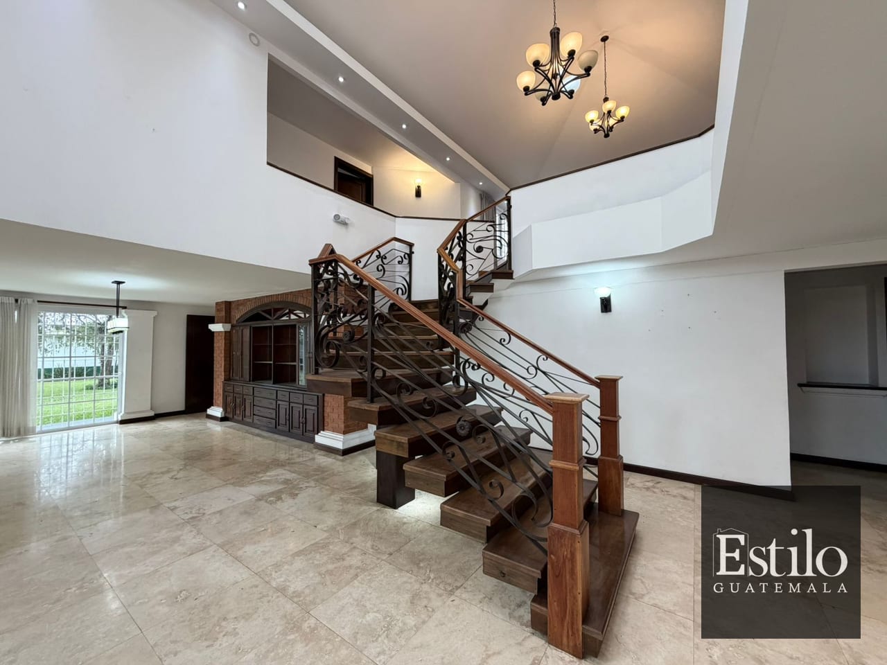 Preciosa Casa en Renta Zona 16 — Casa en Alquiler en Zona 16, Guatemala, Ciudad — foto 4 de 17