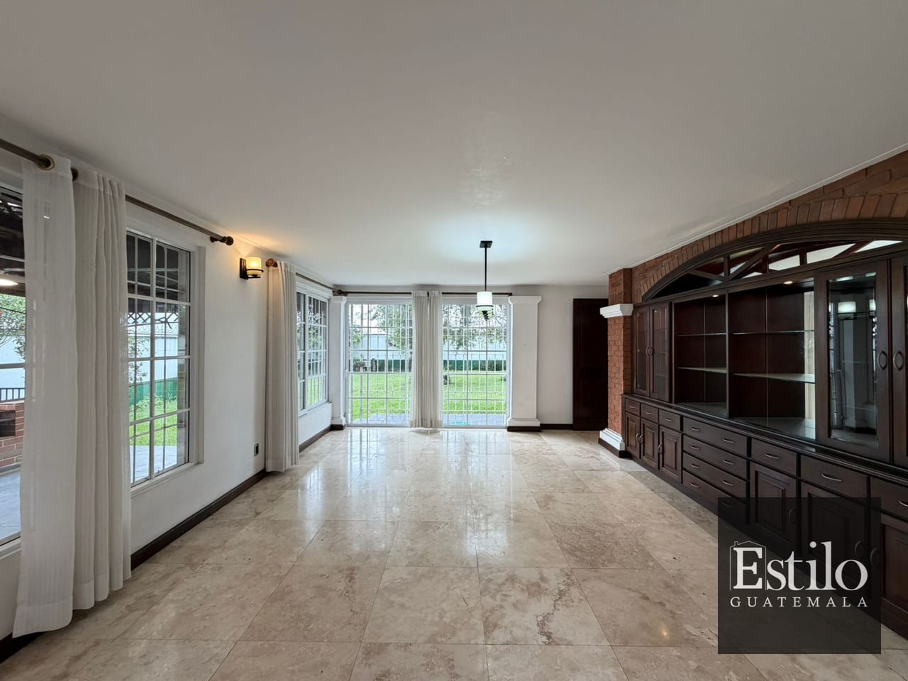 Preciosa Casa en Renta Zona 16 — Casa en Alquiler en Zona 16, Guatemala, Ciudad — foto 12 de 17