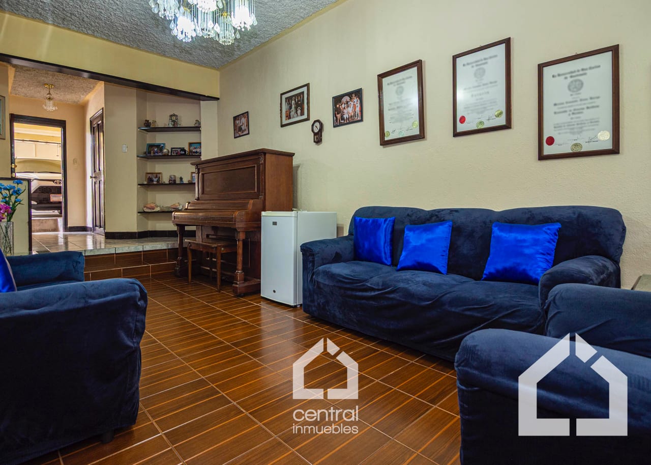 Casa de 5 habitaciones en Pinares de San Cristóbal, Mixco — Casa en Venta en Pinares de San Cristobal, Zona 8 Mixco, Guatemala, Ciudad — foto 2 de 17