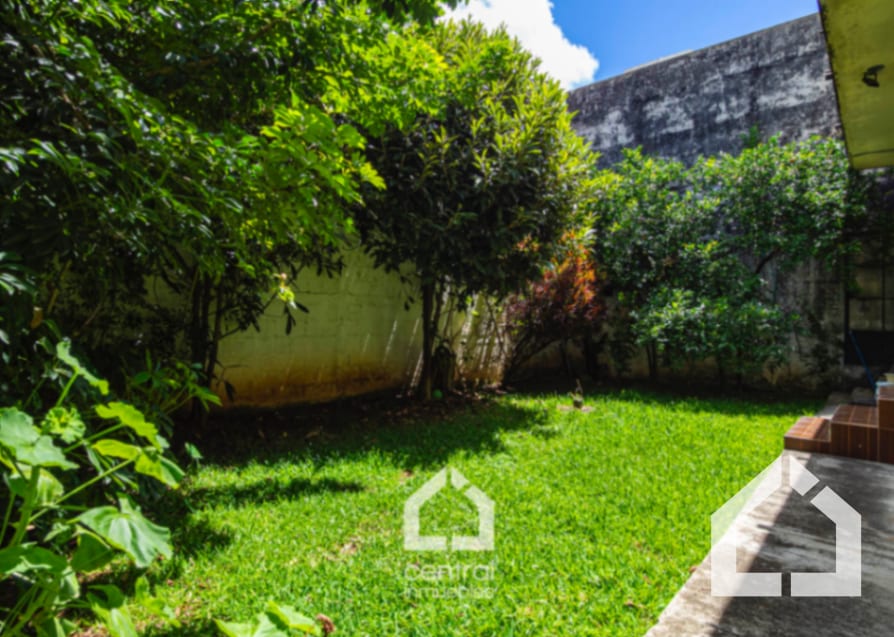 Casa de 5 habitaciones en Pinares de San Cristóbal, Mixco — Casa en Venta en Pinares de San Cristobal, Zona 8 Mixco, Guatemala, Ciudad — foto 8 de 17
