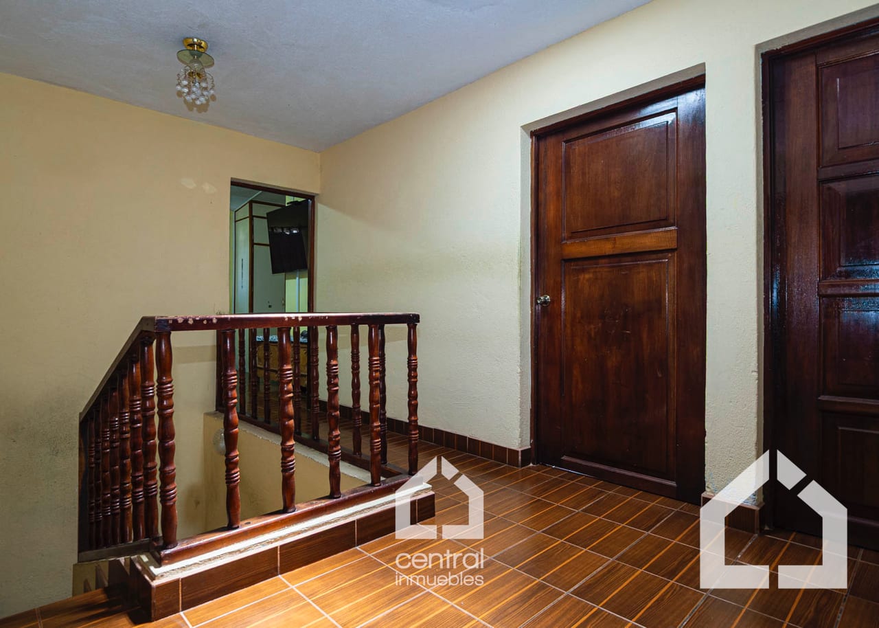 Casa de 5 habitaciones en Pinares de San Cristóbal, Mixco — Casa en Venta en Pinares de San Cristobal, Zona 8 Mixco, Guatemala, Ciudad — foto 9 de 17